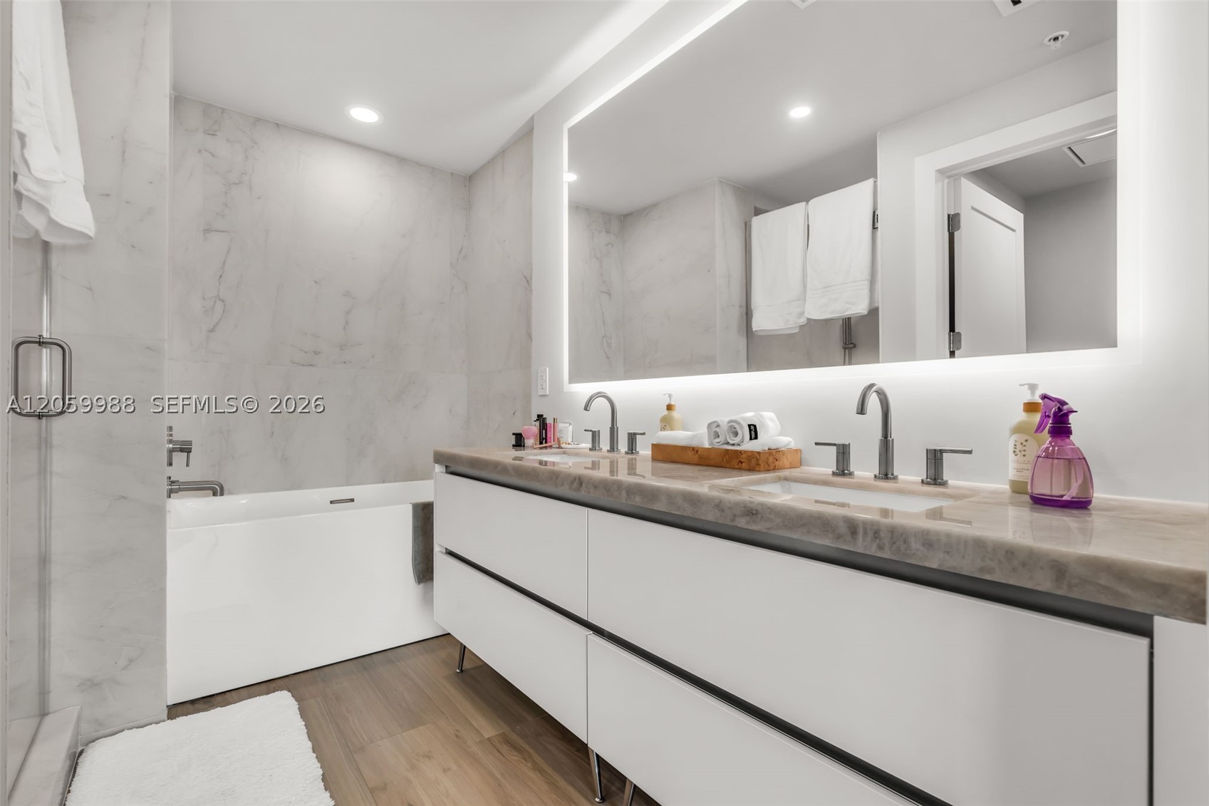 92 SW 3rd St #5204, Miami FL 33130
