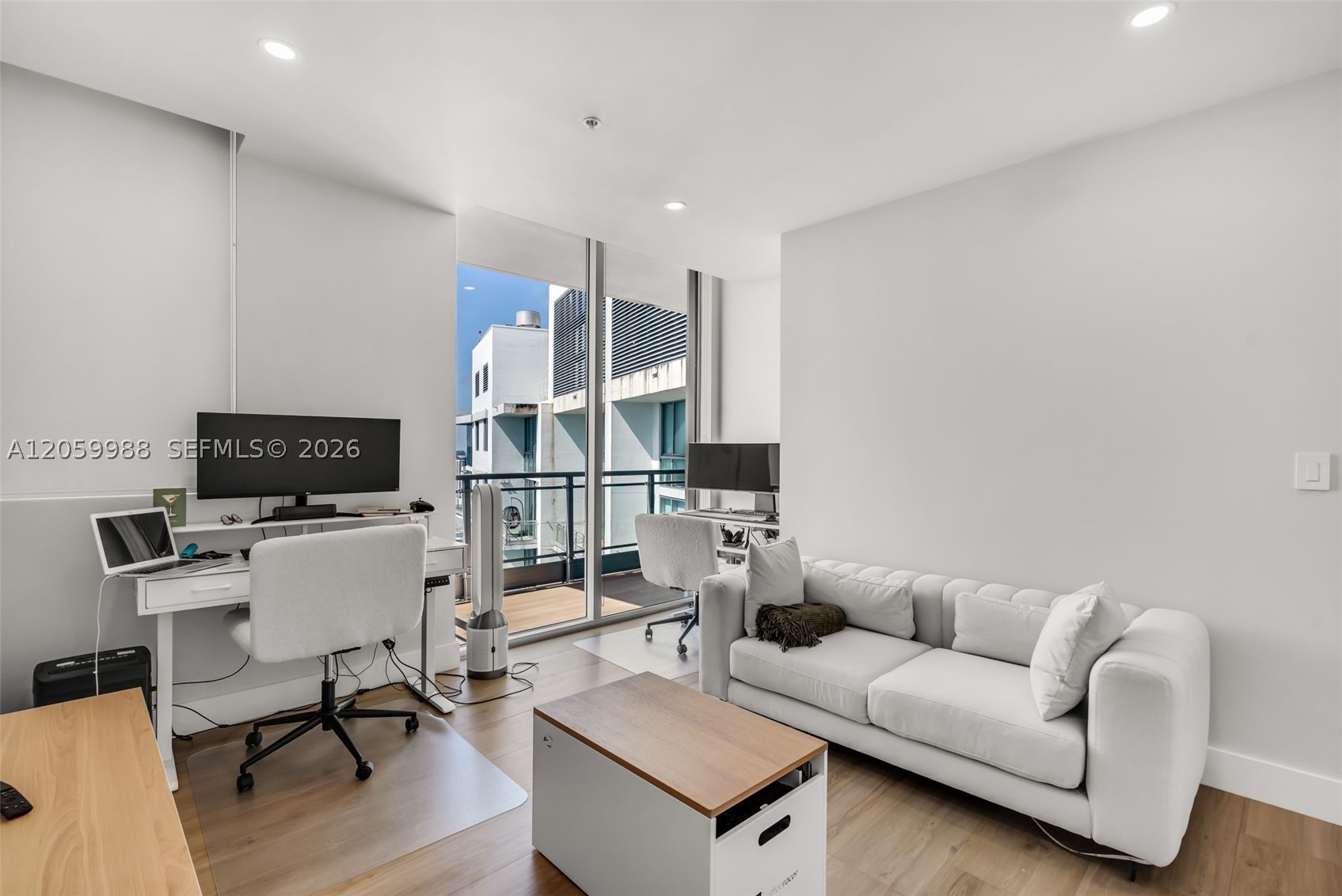 92 SW 3rd St #5204, Miami FL 33130