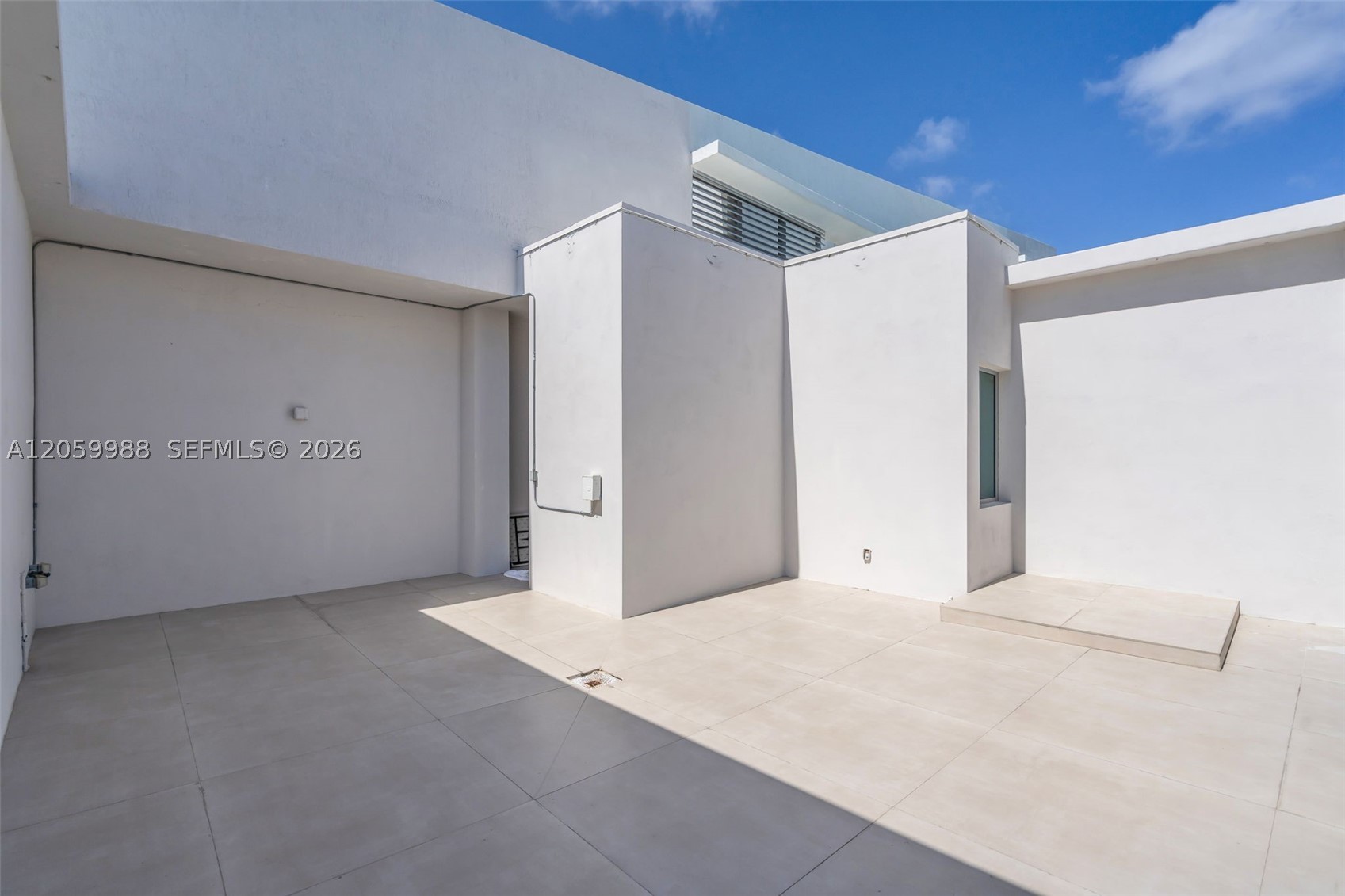 92 SW 3rd St #5204, Miami FL 33130