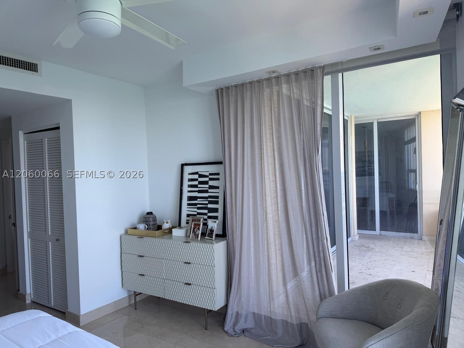 848 Brickell Key Dr #1102, Miami FL 33131