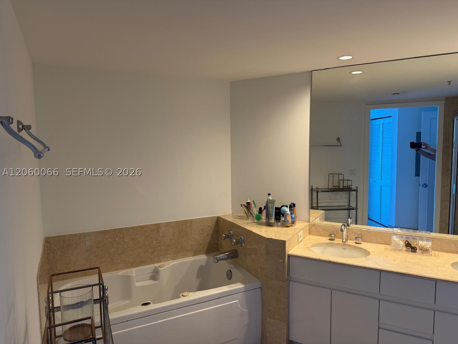 848 Brickell Key Dr #1102, Miami FL 33131