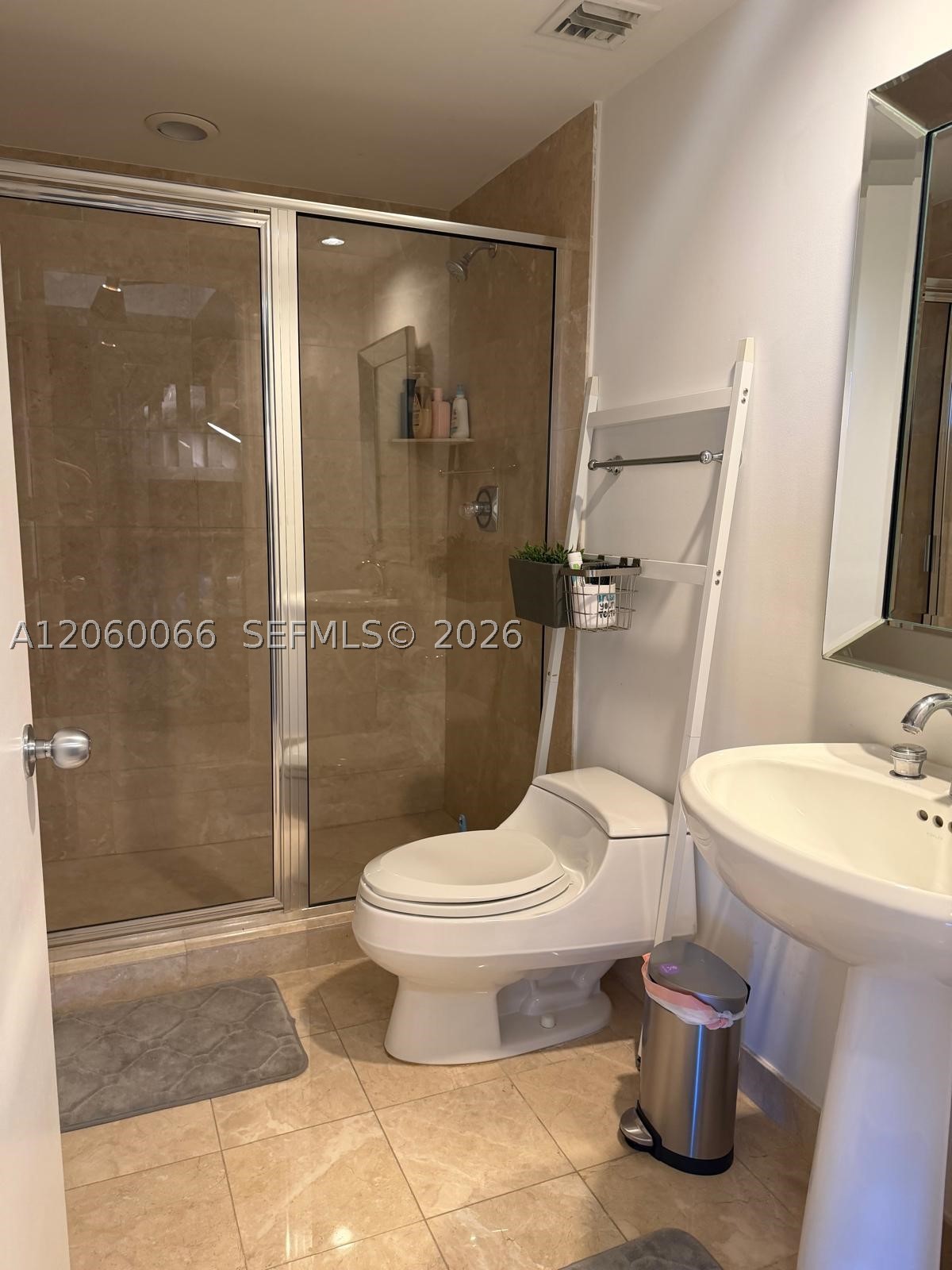 848 Brickell Key Dr #1102, Miami FL 33131