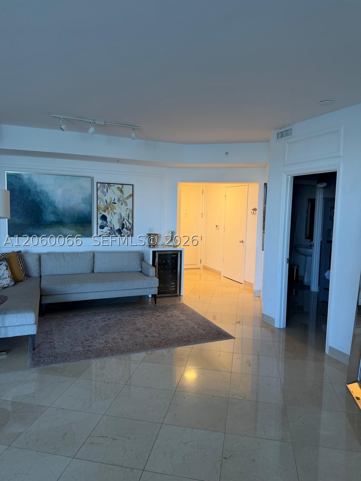 848 Brickell Key Dr #1102, Miami FL 33131
