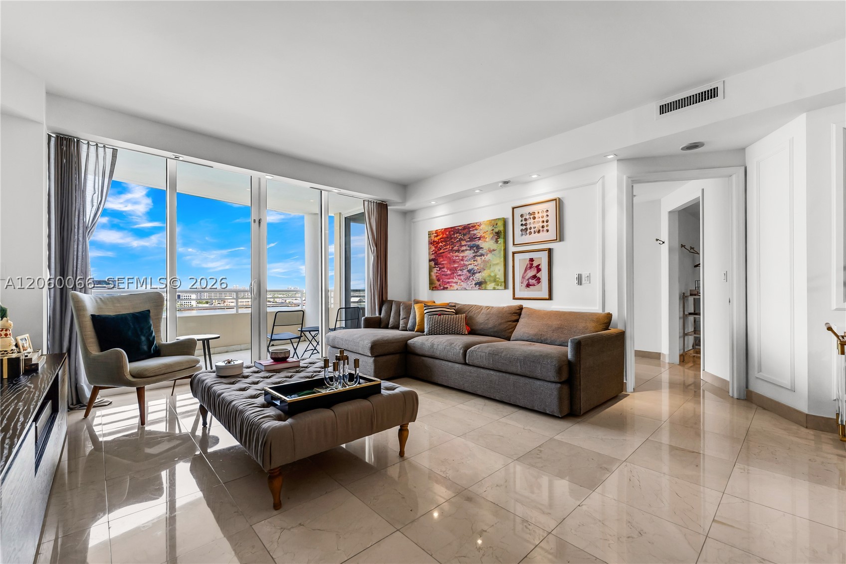 848 Brickell Key Dr #1102, Miami FL 33131