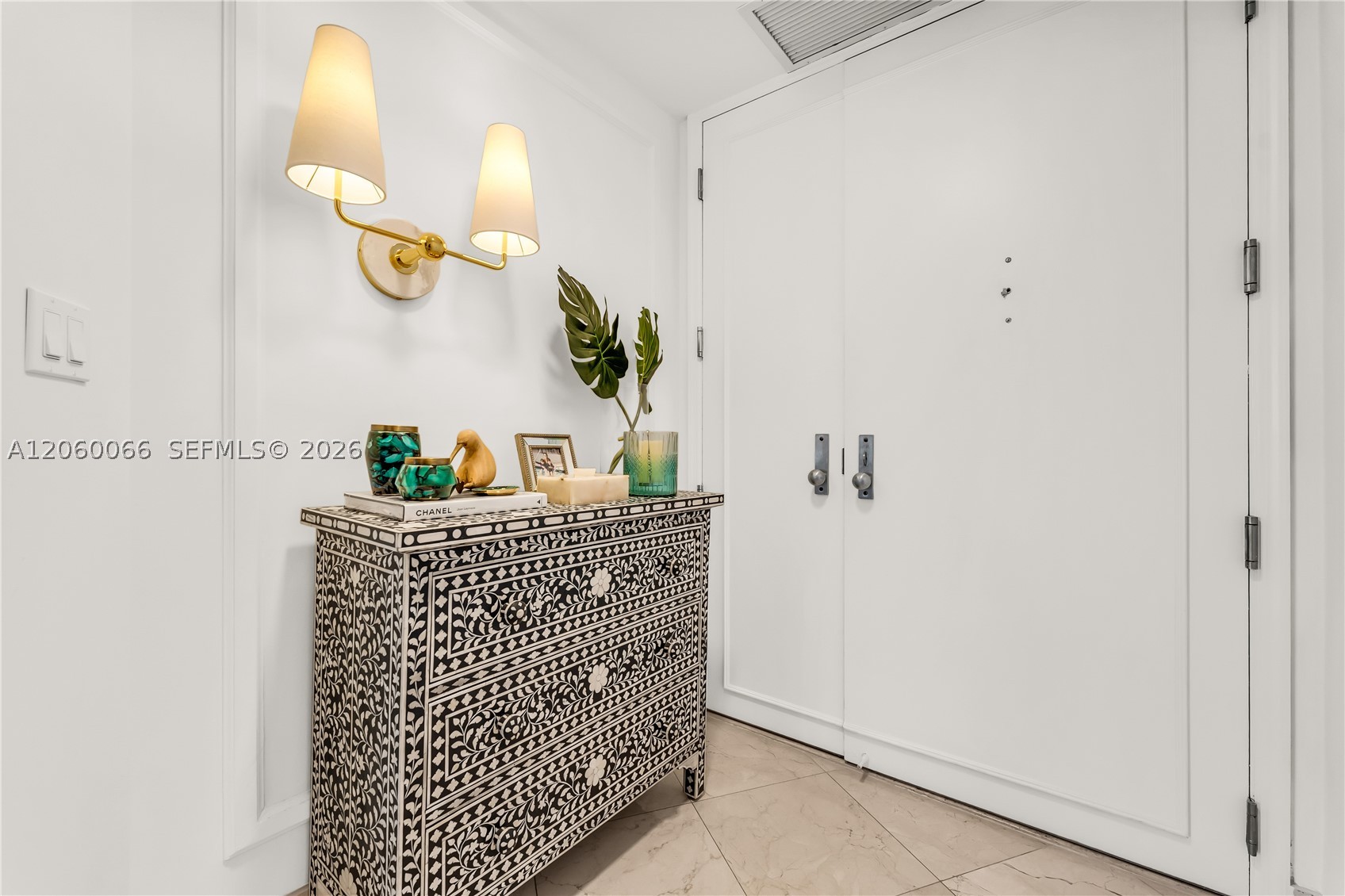 848 Brickell Key Dr #1102, Miami FL 33131