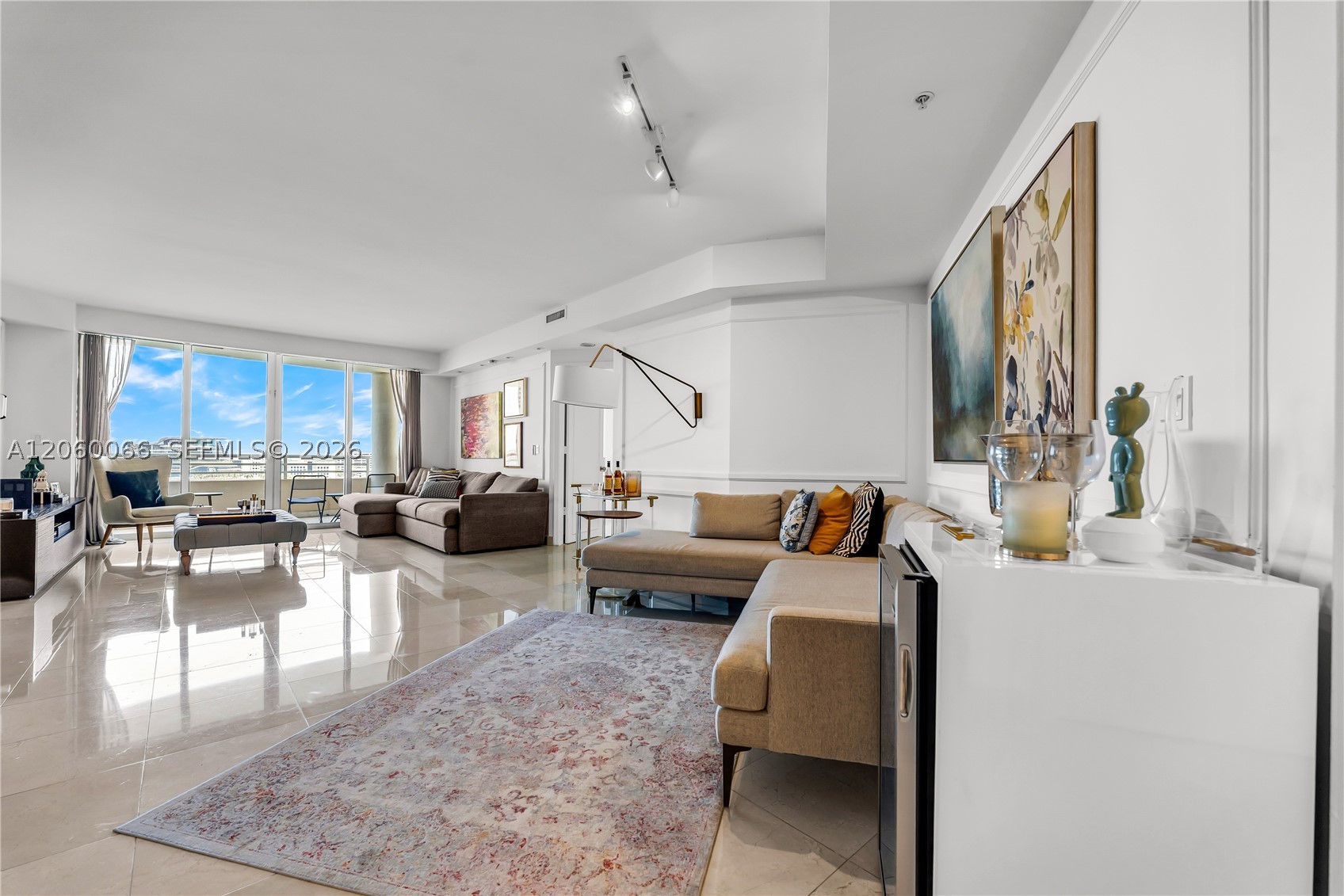 848 Brickell Key Dr #1102, Miami FL 33131