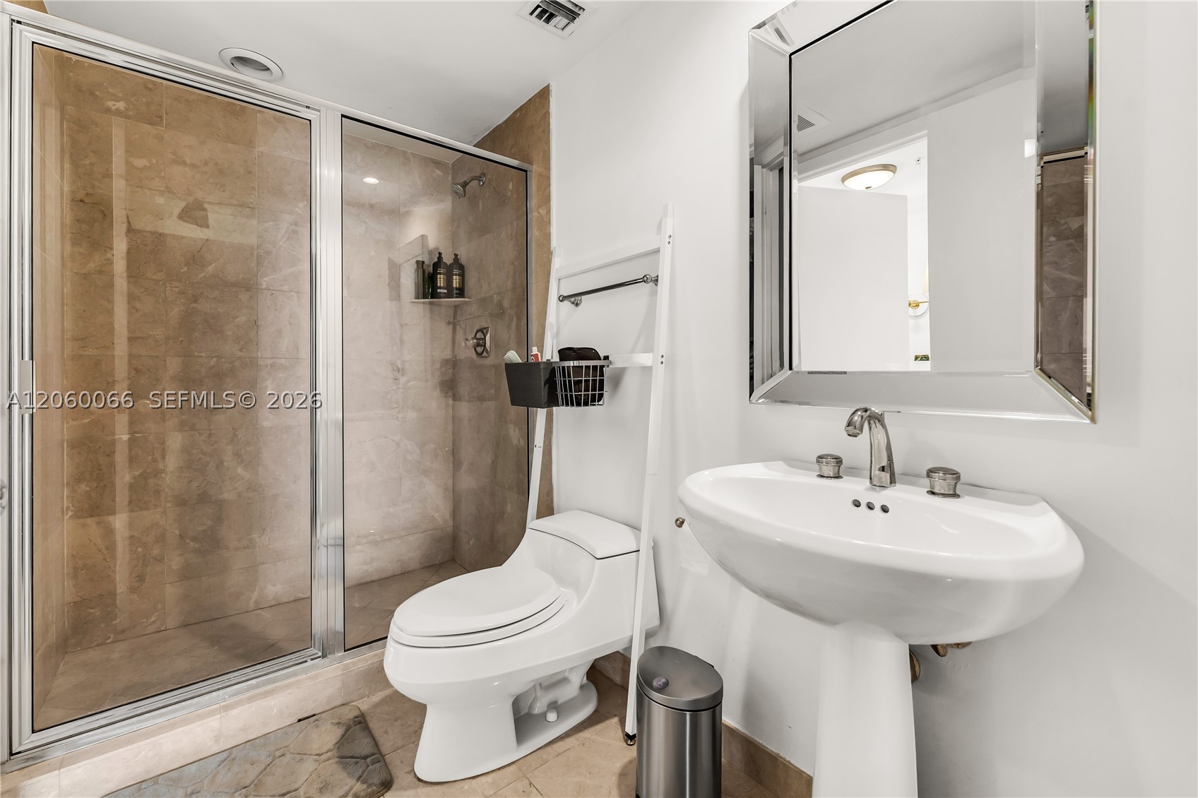 848 Brickell Key Dr #1102, Miami FL 33131