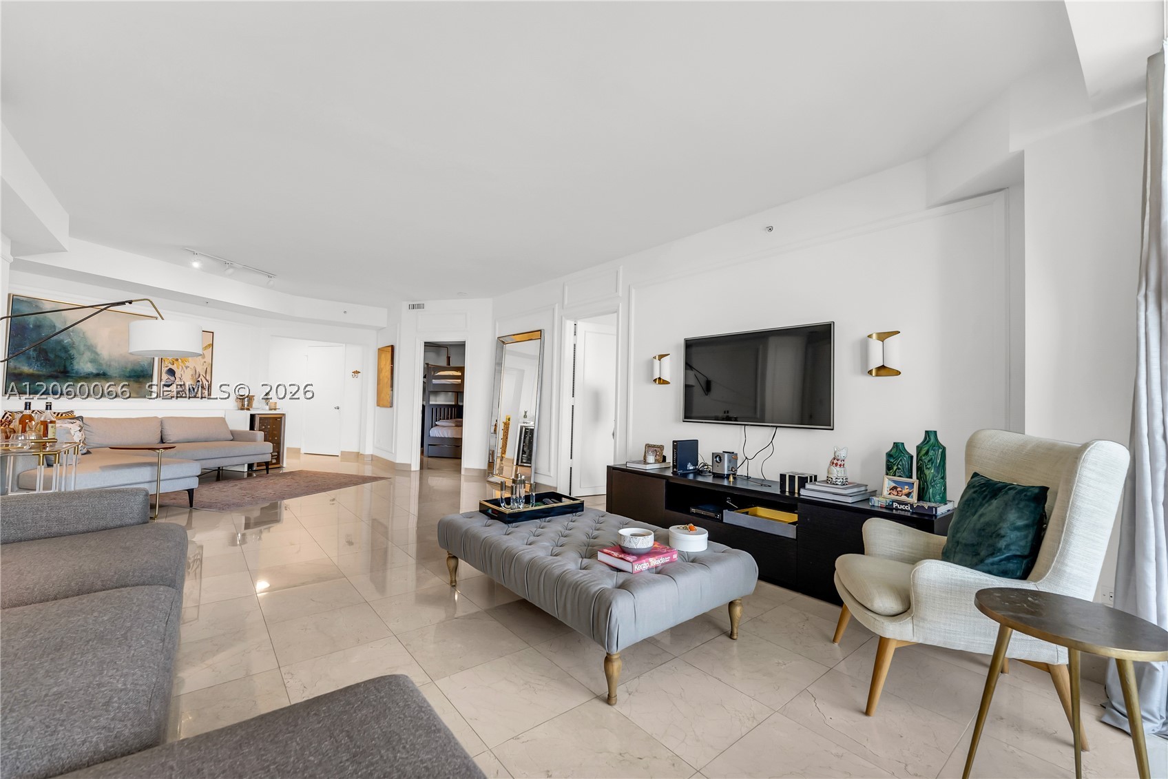 848 Brickell Key Dr #1102, Miami FL 33131