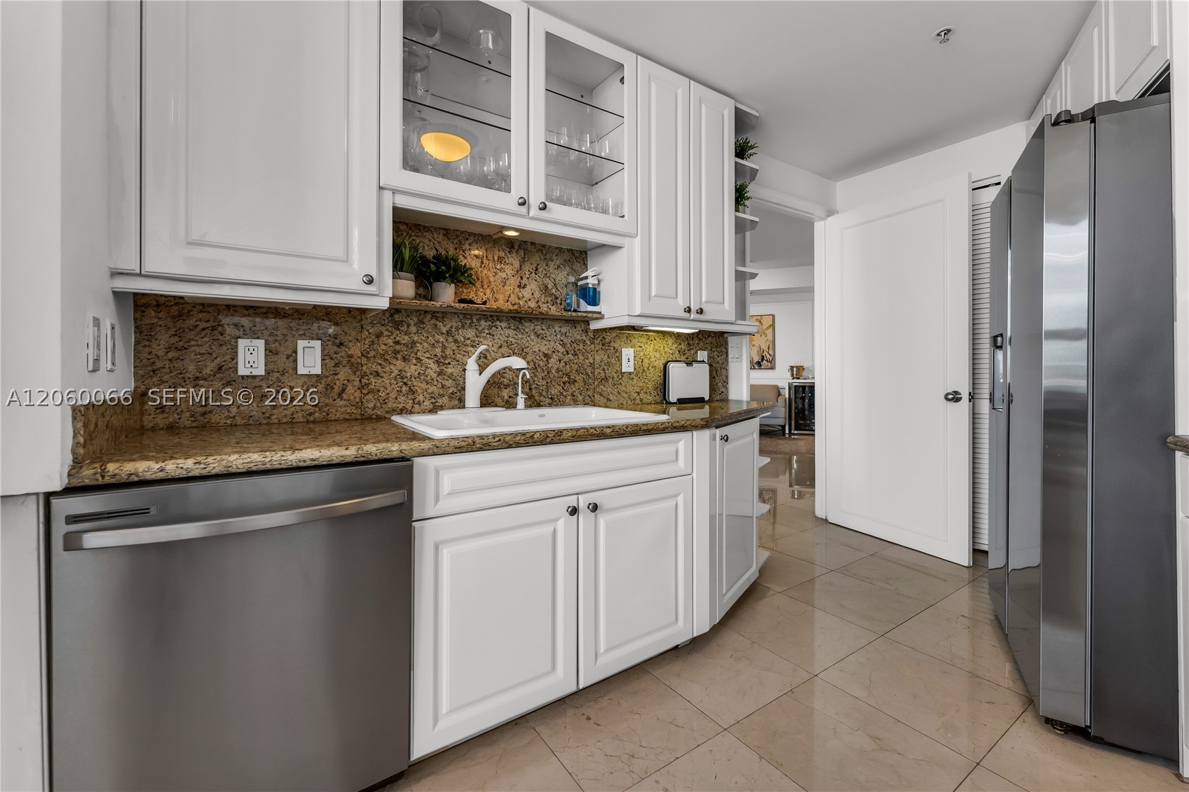 848 Brickell Key Dr #1102, Miami FL 33131