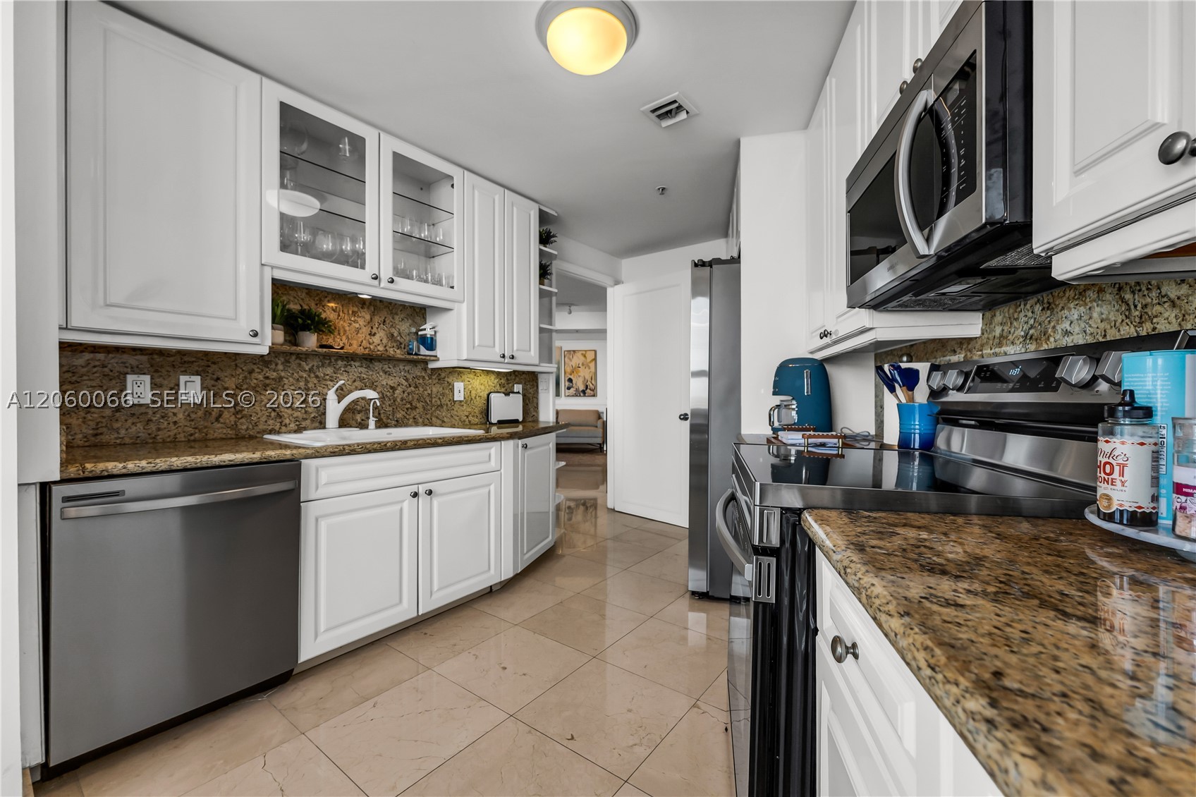 848 Brickell Key Dr #1102, Miami FL 33131
