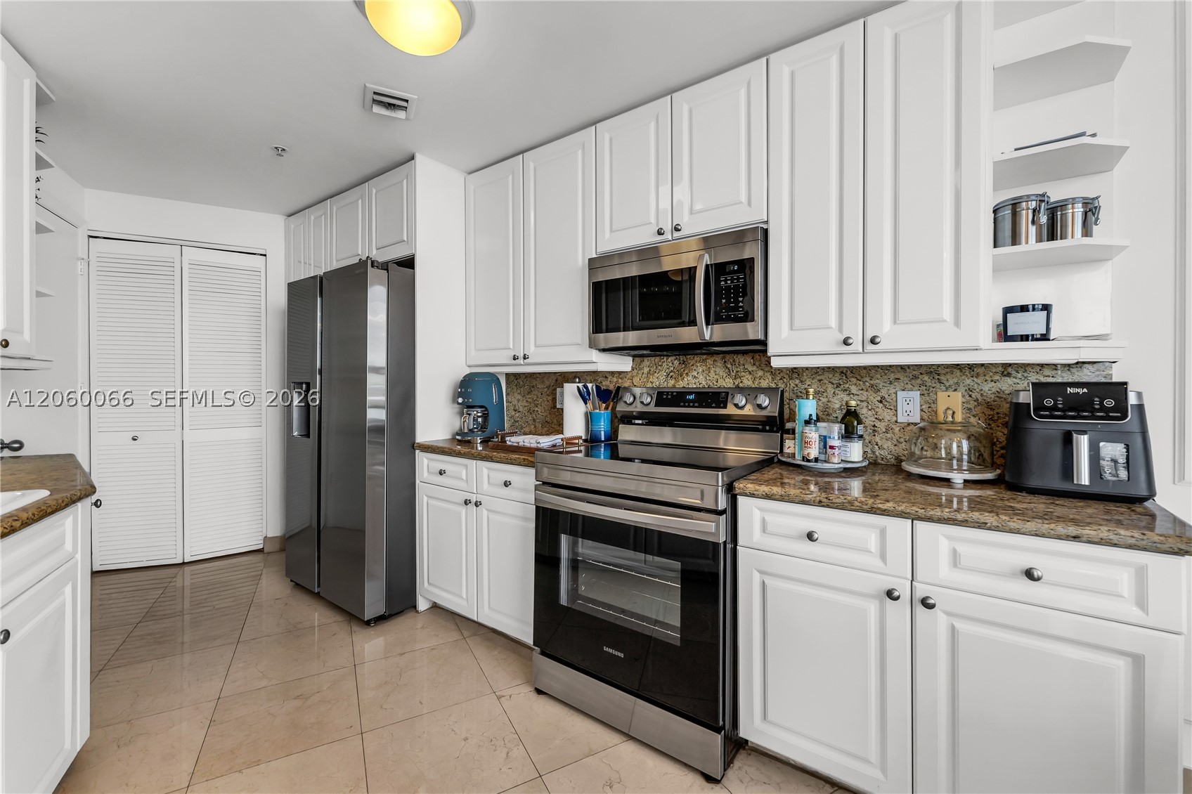 848 Brickell Key Dr #1102, Miami FL 33131