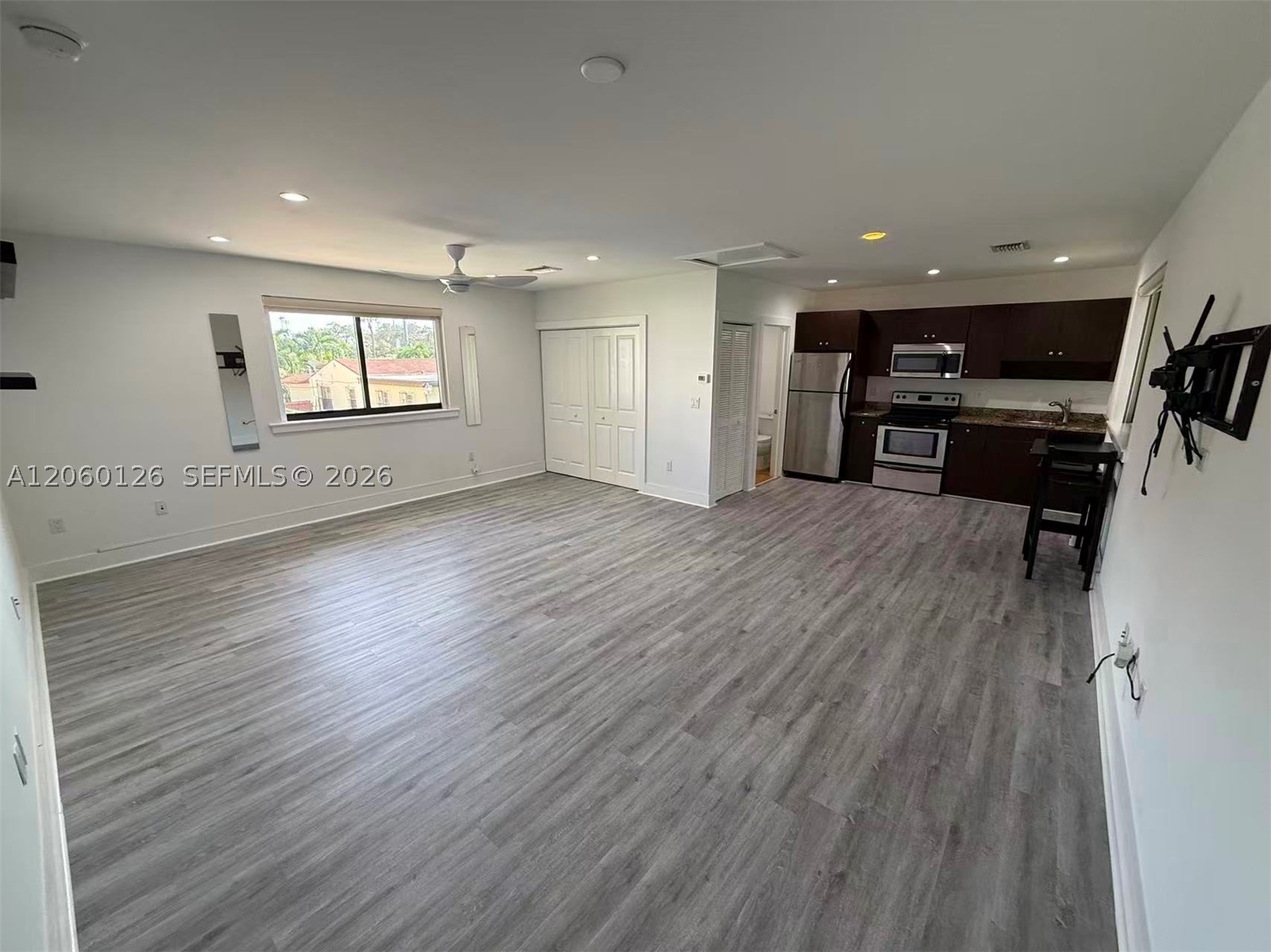 8881 SW 28th St, Miami FL 33165
