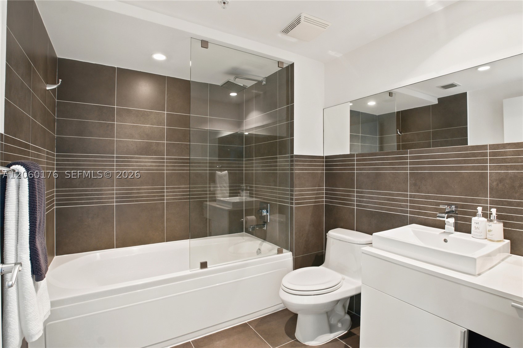 2155 Washington Ct #504, Miami Beach FL 33139