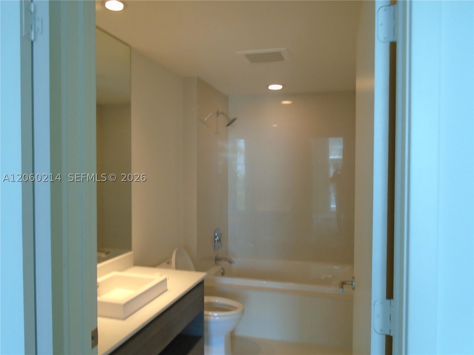1100 S Miami Ave #3305, Miami FL 33130