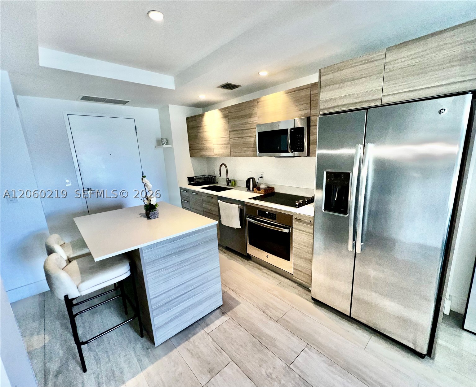 121 NE 34th St #803, Miami FL 33137