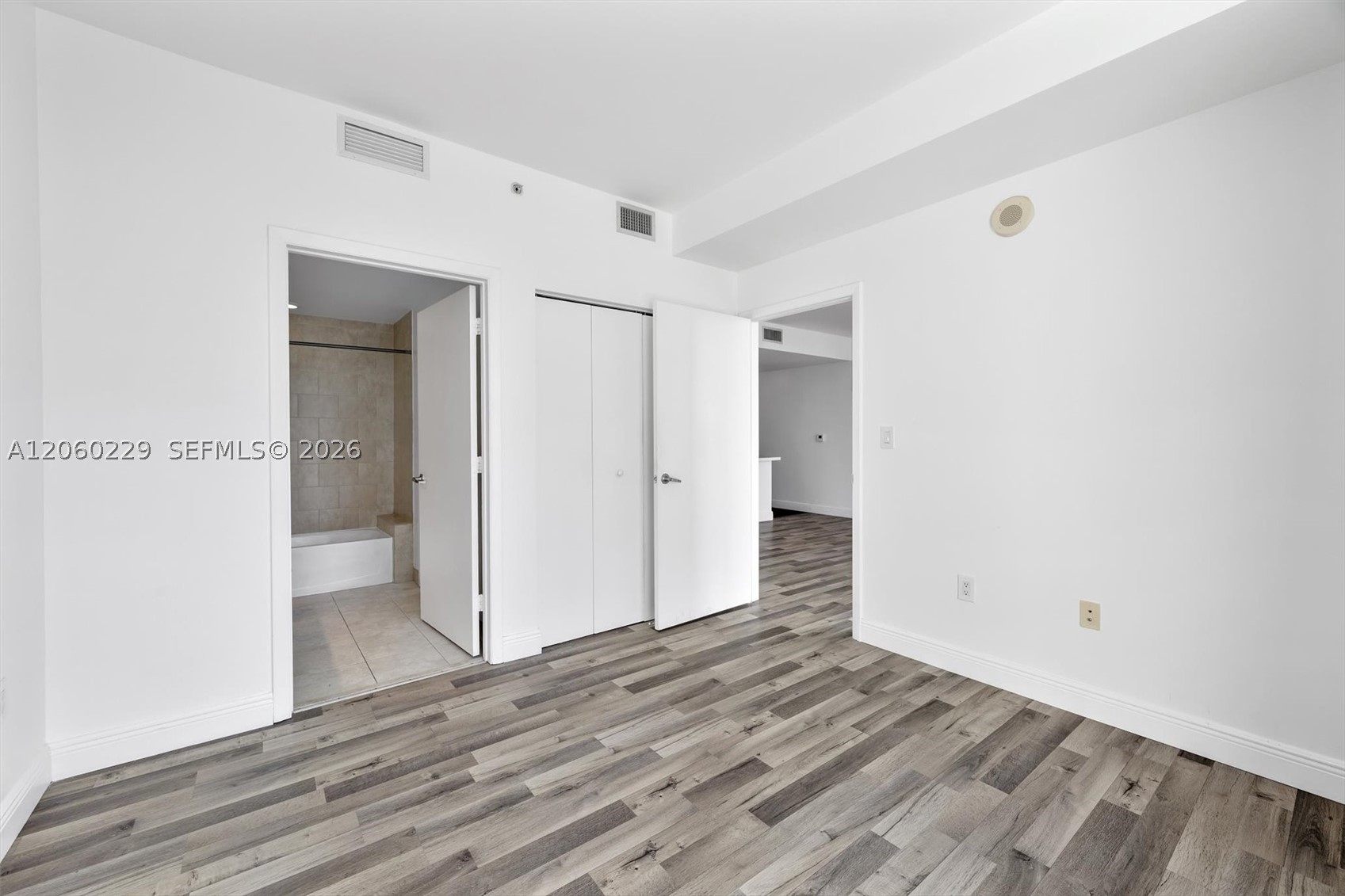 90 SW 3rd St #2001, Miami FL 33130