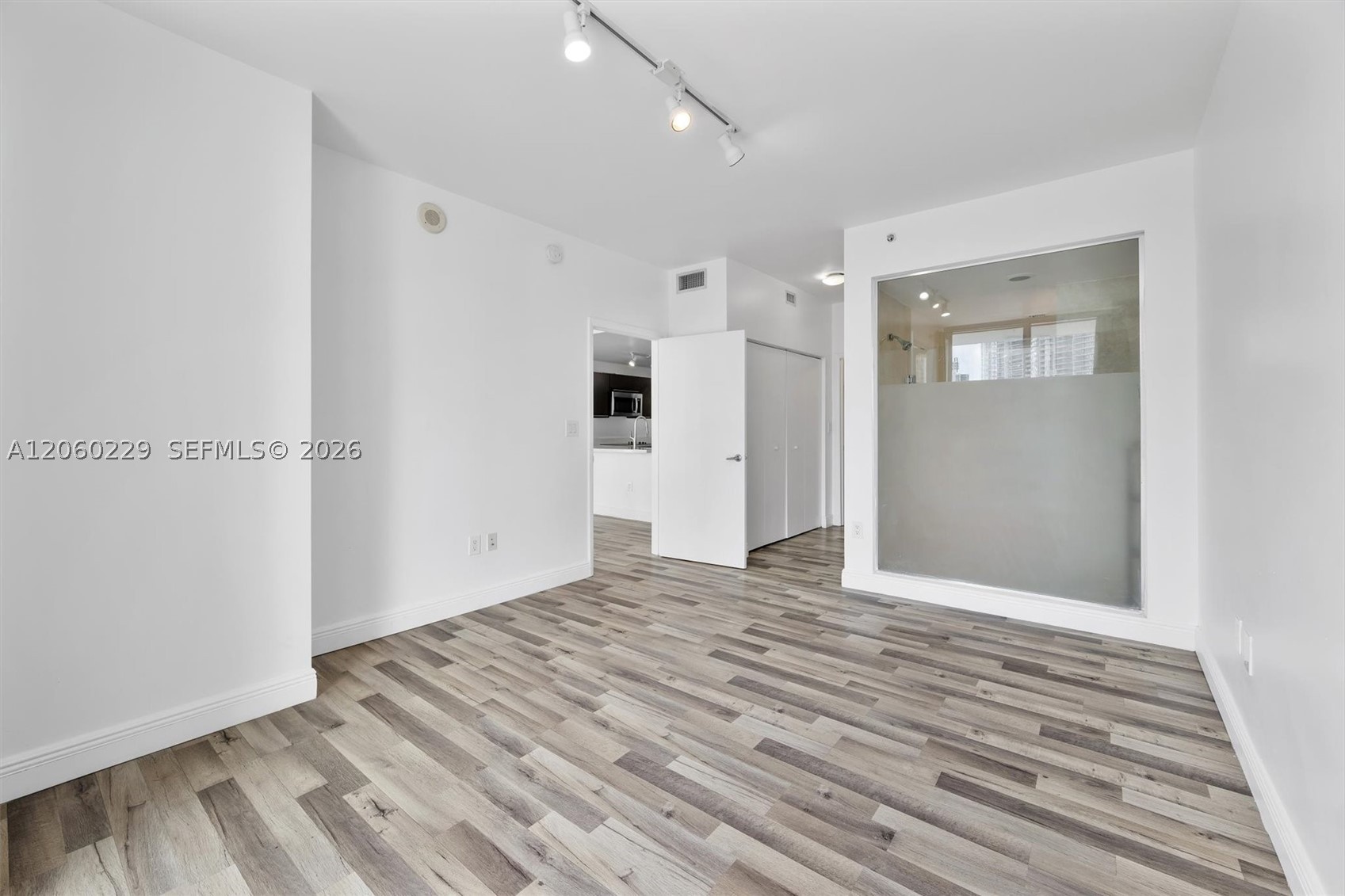 90 SW 3rd St #2001, Miami FL 33130