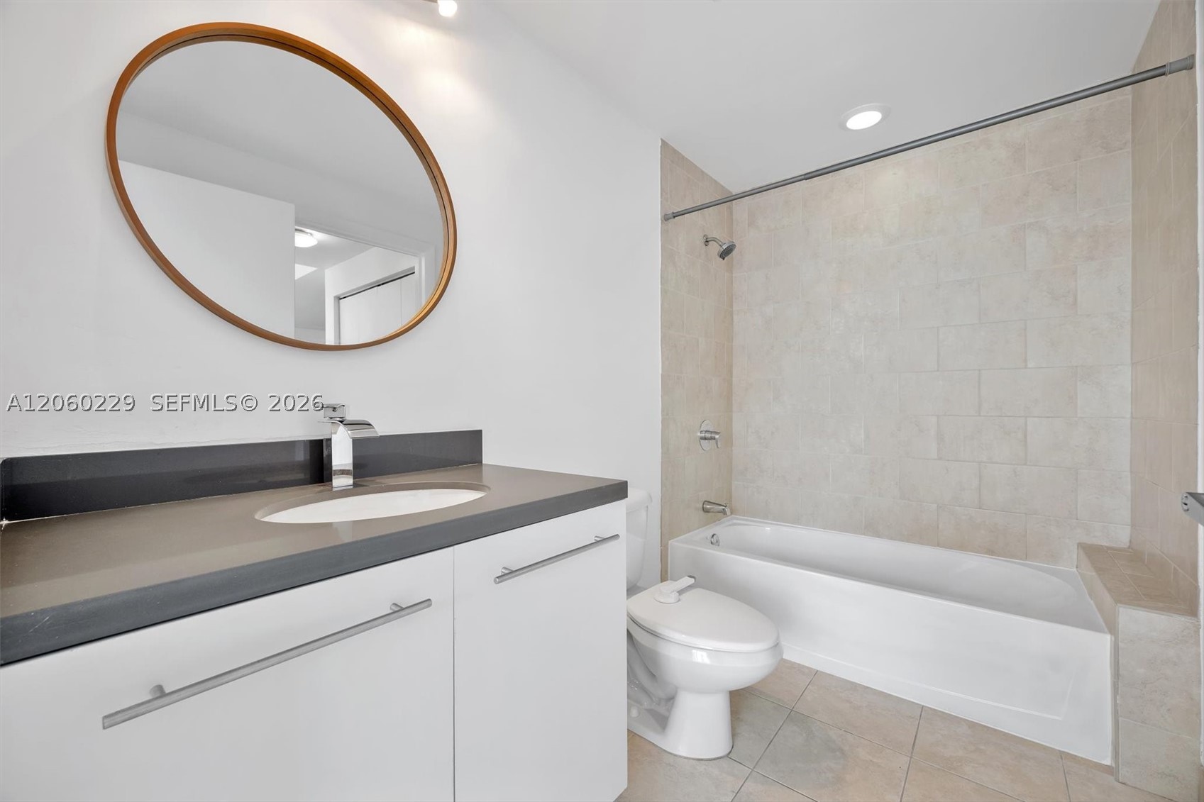 90 SW 3rd St #2001, Miami FL 33130