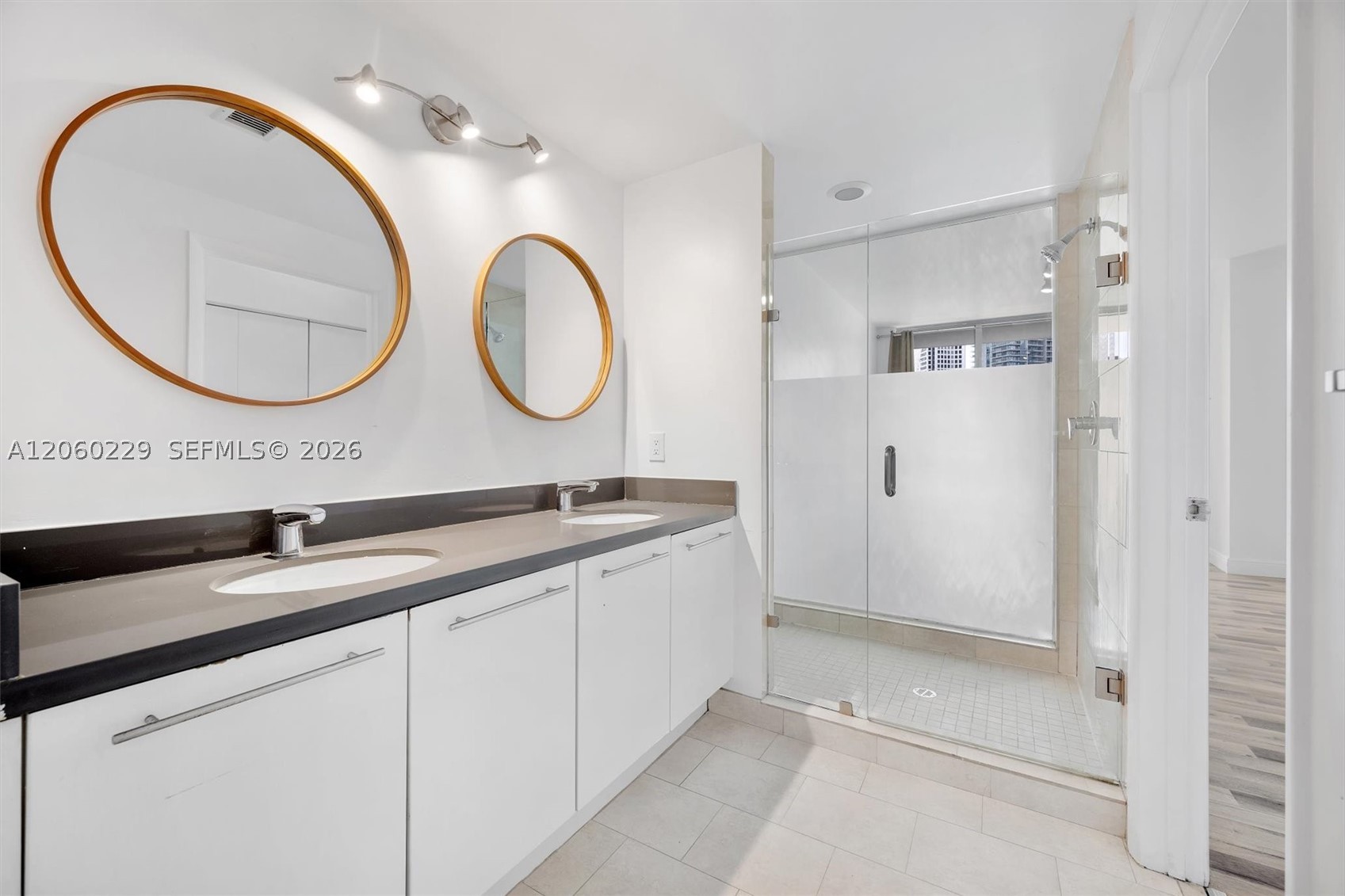90 SW 3rd St #2001, Miami FL 33130