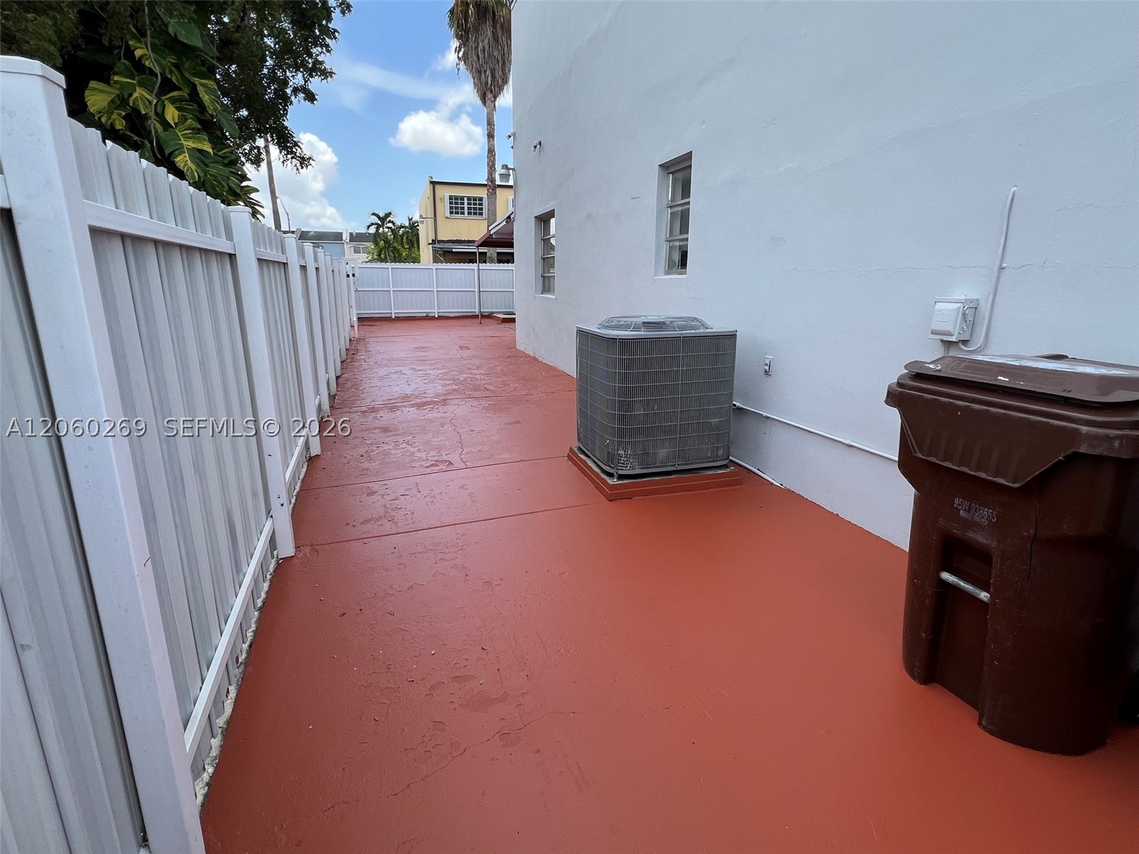 1820 W 72nd Pl, Hialeah FL 33014