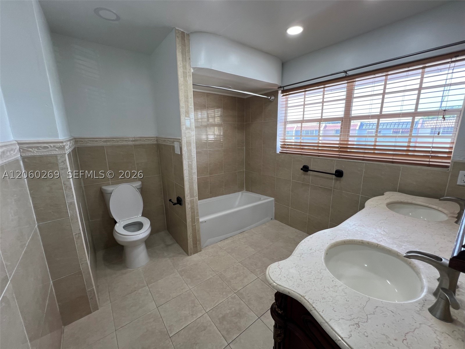 1820 W 72nd Pl, Hialeah FL 33014