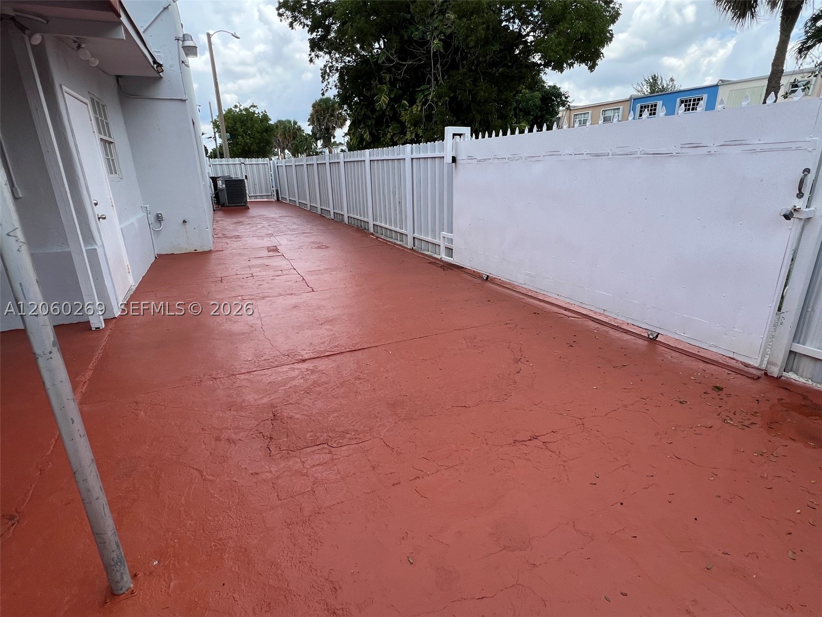 1820 W 72nd Pl, Hialeah FL 33014