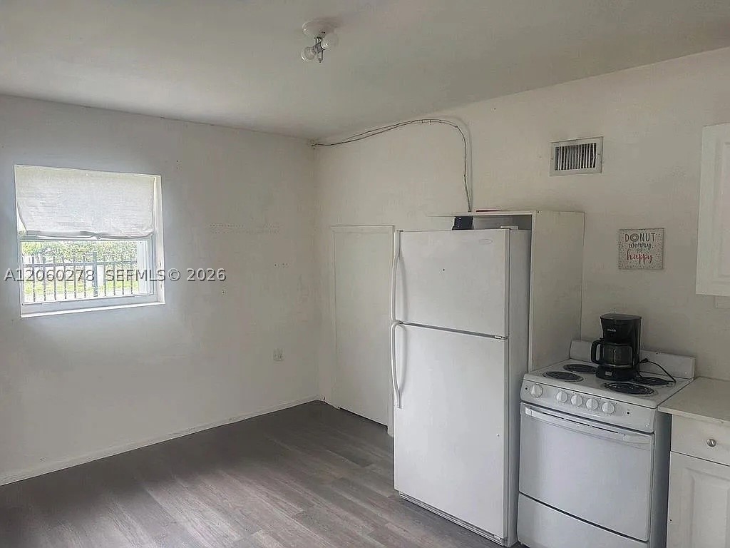 1501 NW 42nd St, Miami FL 33142