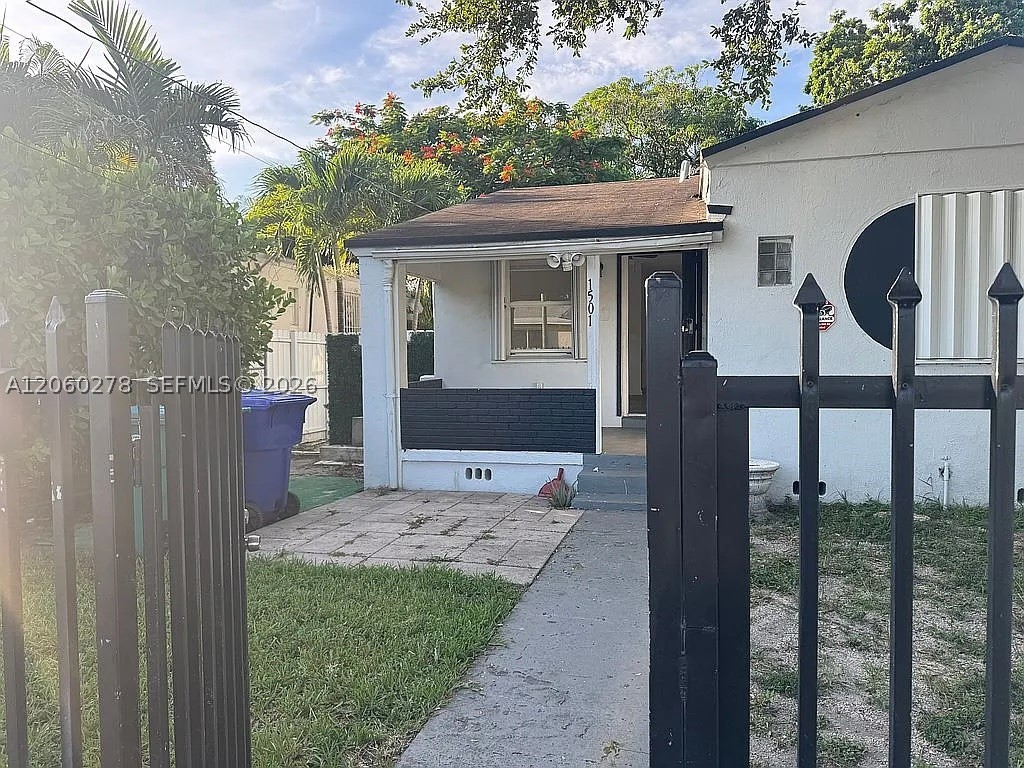 1501 NW 42nd St, Miami FL 33142
