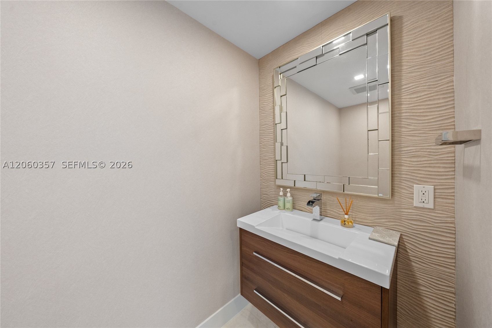 3400 SW 27th Ave #802, Miami FL 33133