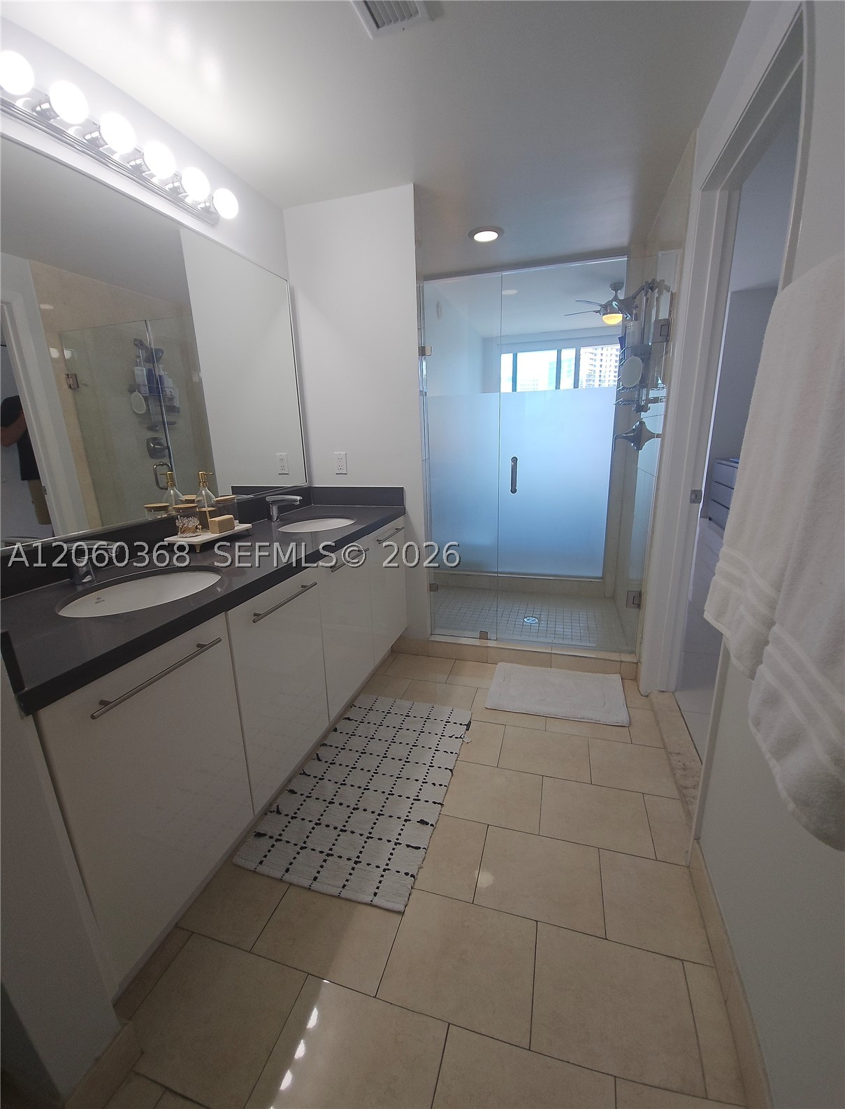 90 SW 3rd St #3104, Miami FL 33130