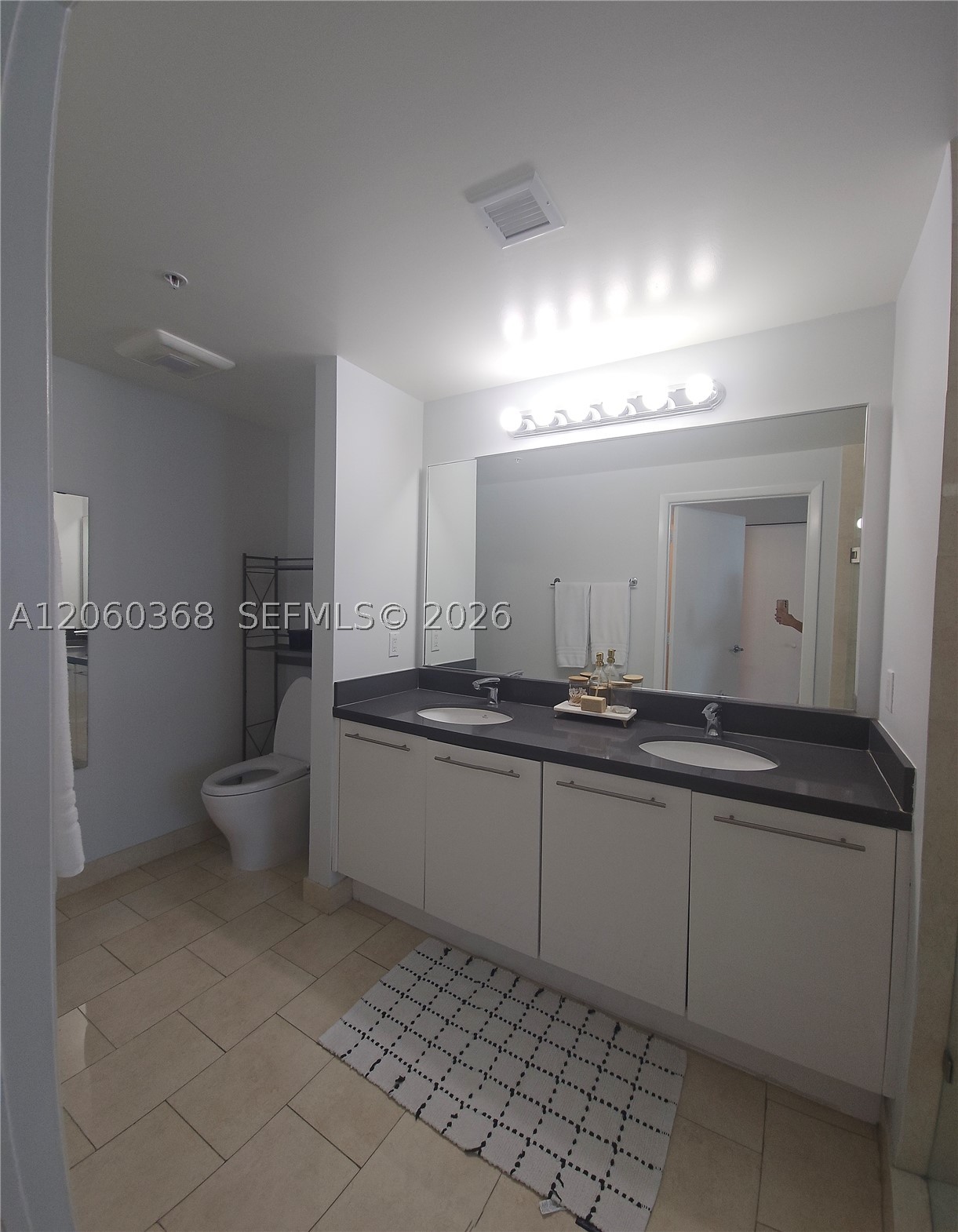 90 SW 3rd St #3104, Miami FL 33130