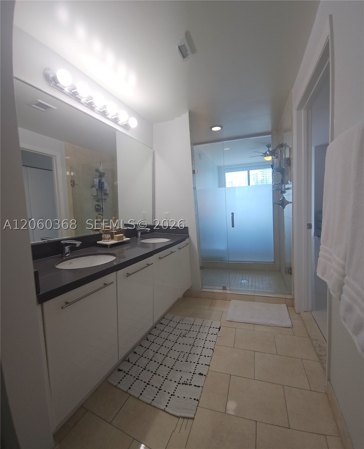90 SW 3rd St #3104, Miami FL 33130