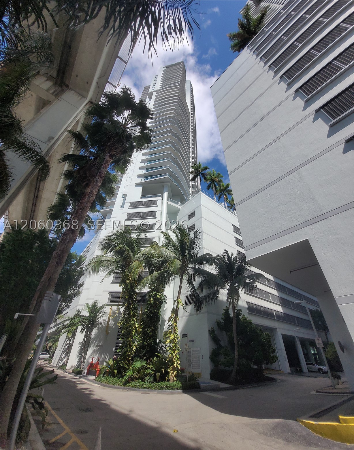 90 SW 3rd St #3104, Miami FL 33130