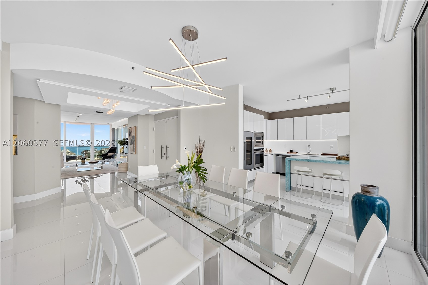 300 S Pointe Dr #2104, Miami Beach FL 33139