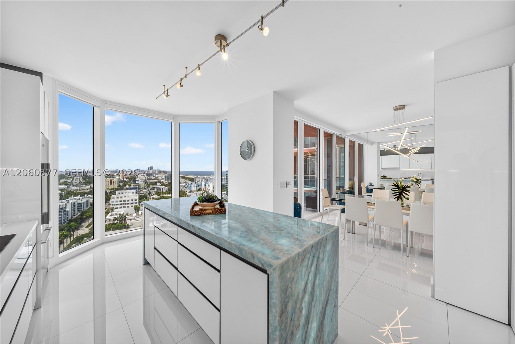 300 S Pointe Dr #2104, Miami Beach FL 33139