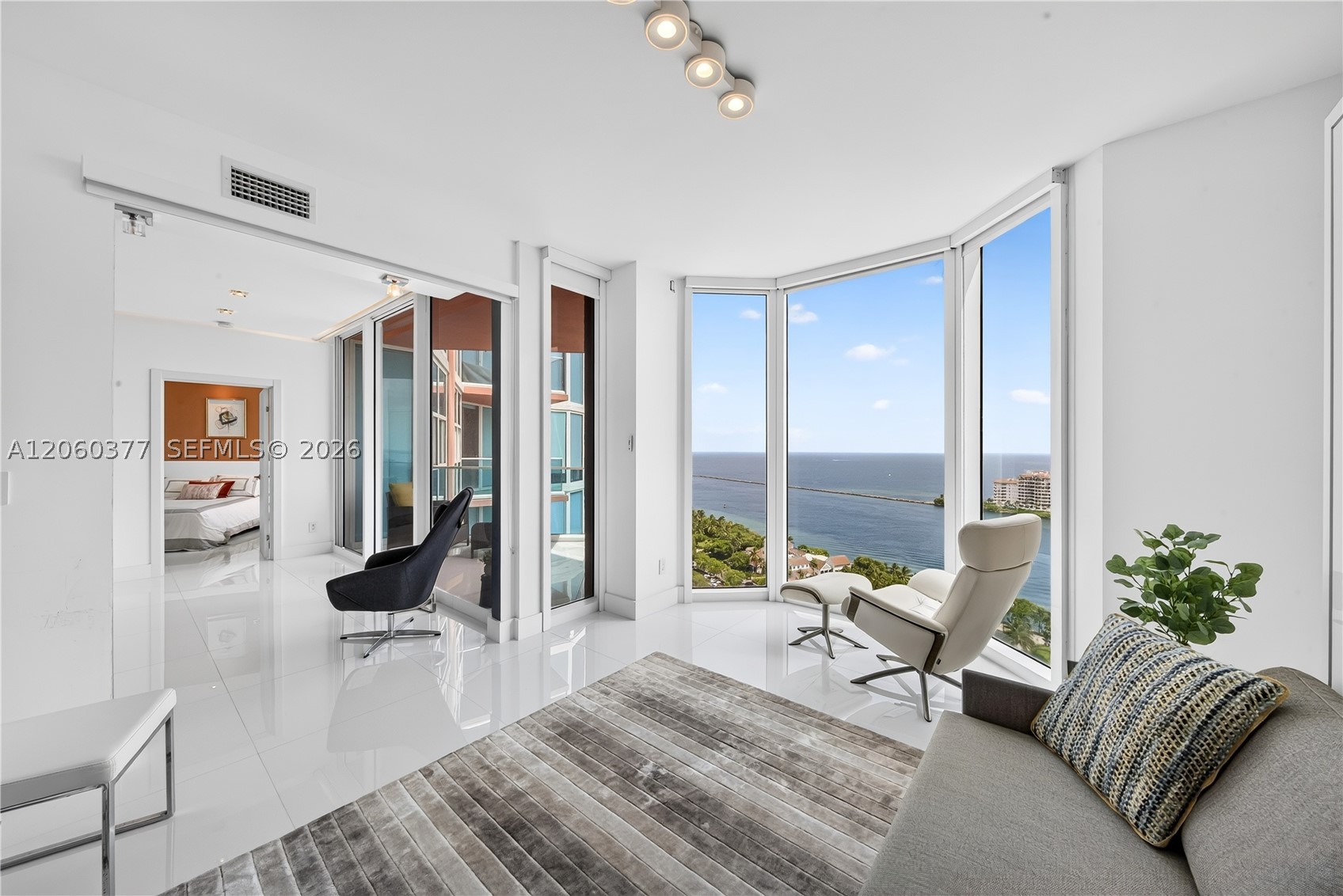 300 S Pointe Dr #2104, Miami Beach FL 33139