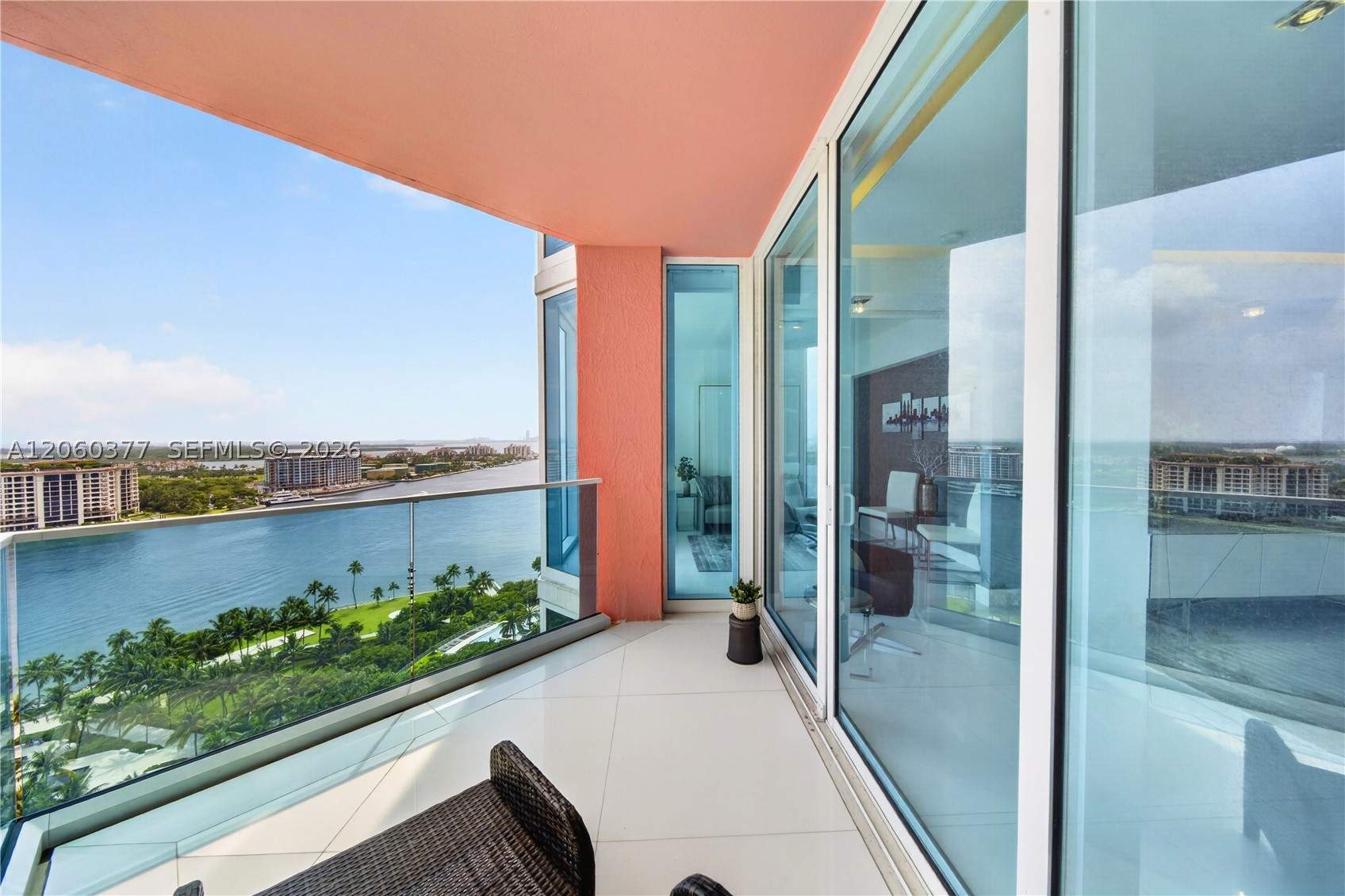 300 S Pointe Dr #2104, Miami Beach FL 33139