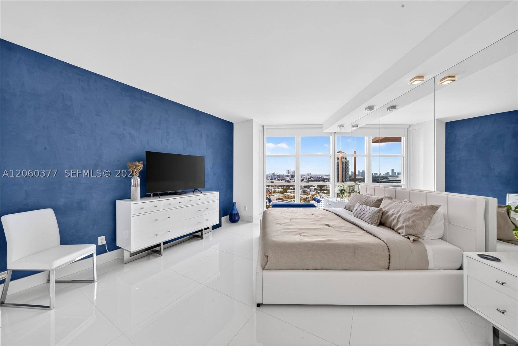 300 S Pointe Dr #2104, Miami Beach FL 33139