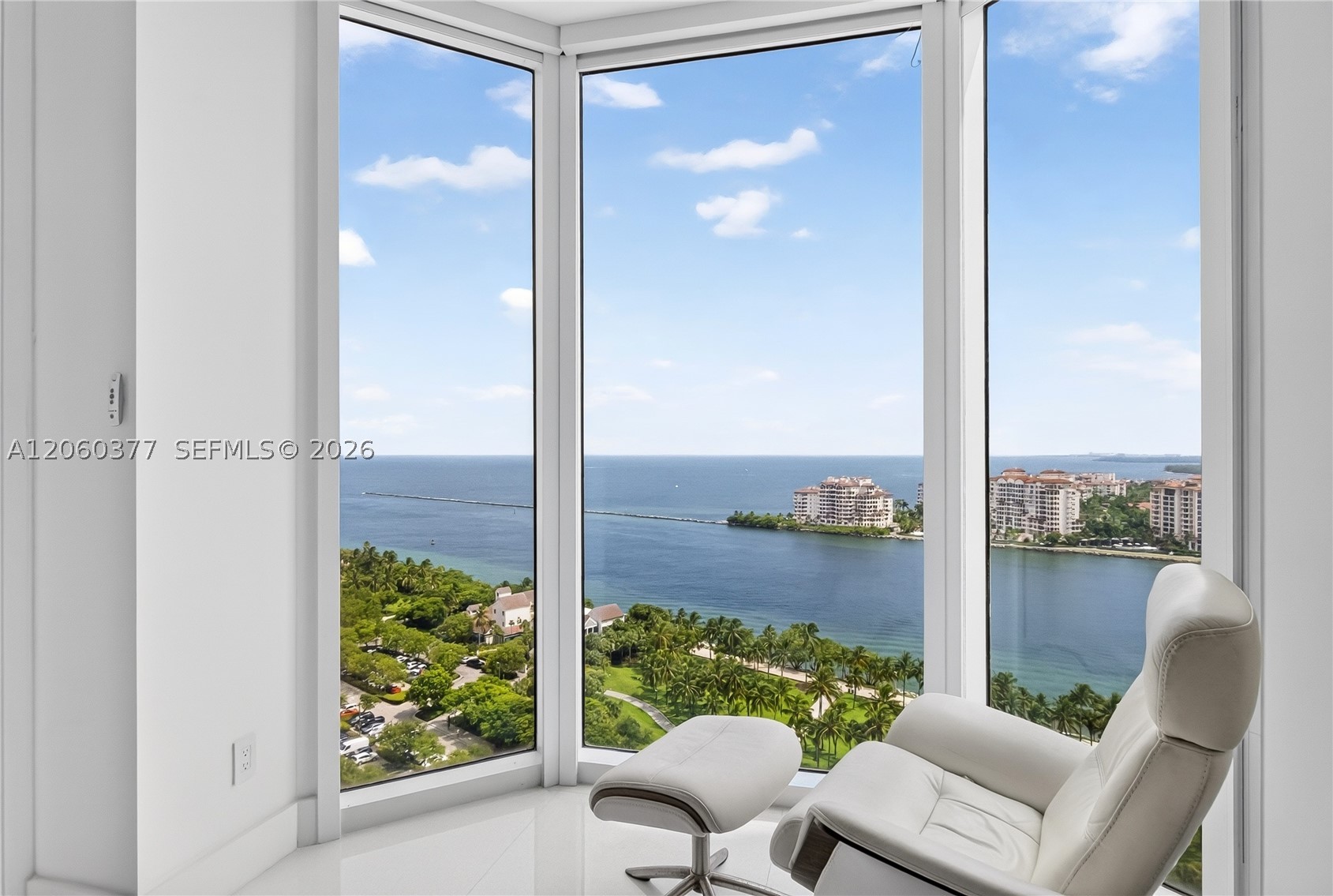 300 S Pointe Dr #2104, Miami Beach FL 33139