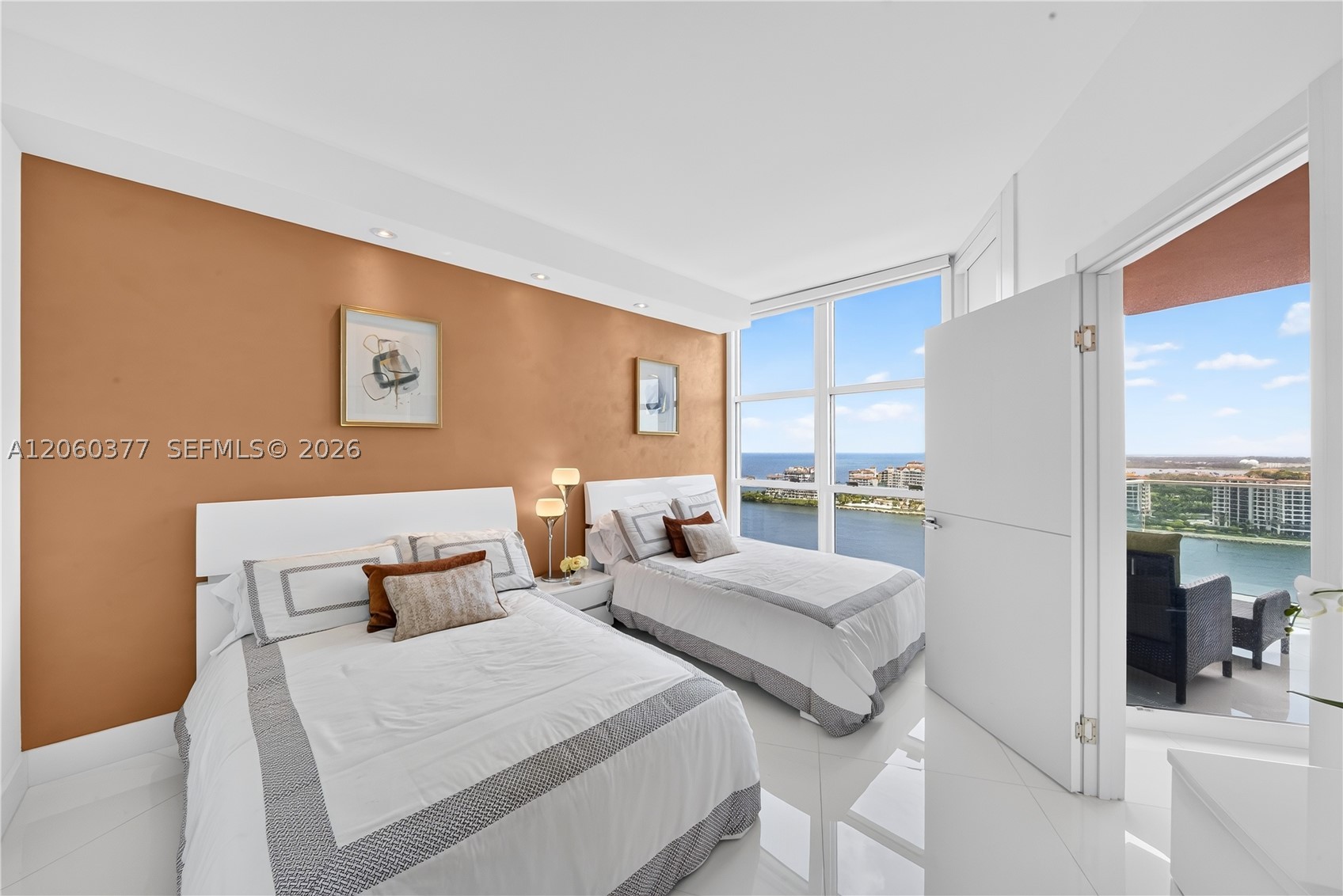 300 S Pointe Dr #2104, Miami Beach FL 33139