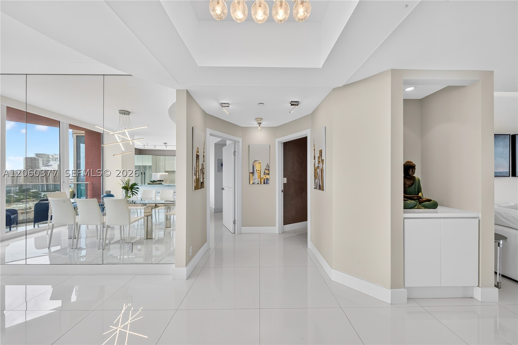 300 S Pointe Dr #2104, Miami Beach FL 33139