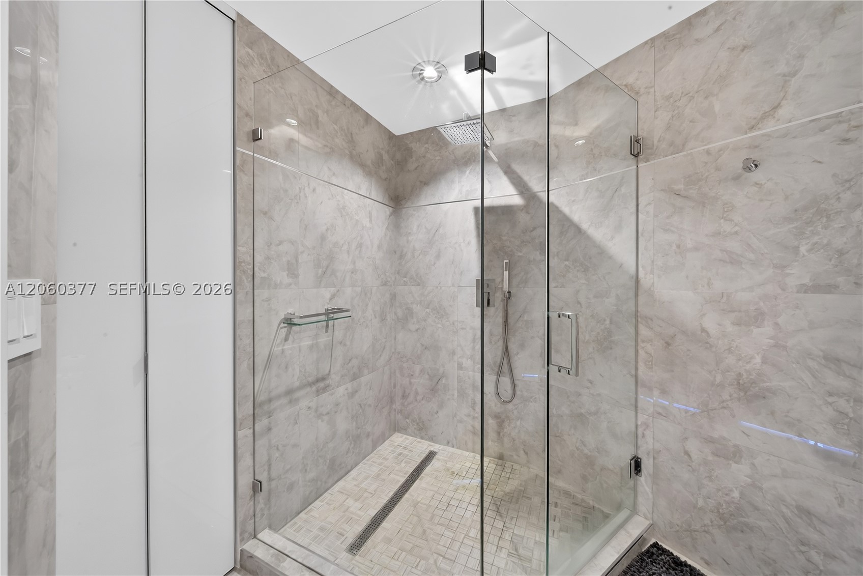 300 S Pointe Dr #2104, Miami Beach FL 33139