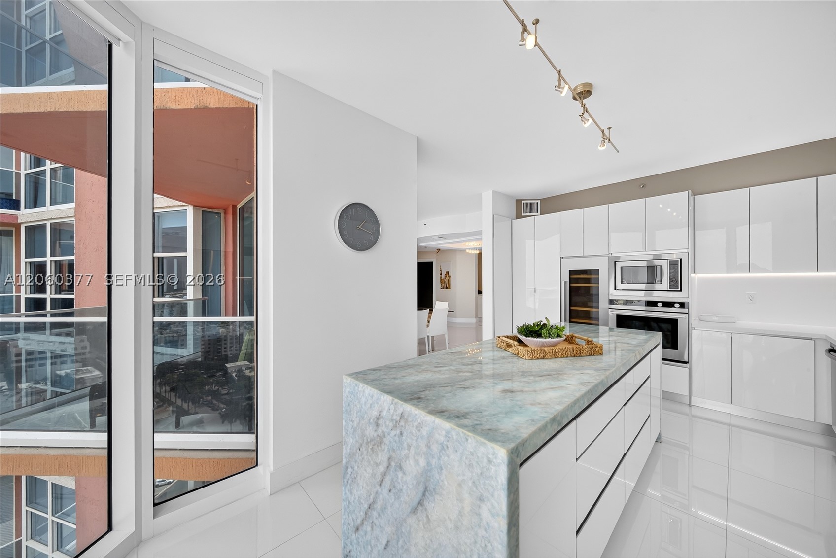 300 S Pointe Dr #2104, Miami Beach FL 33139