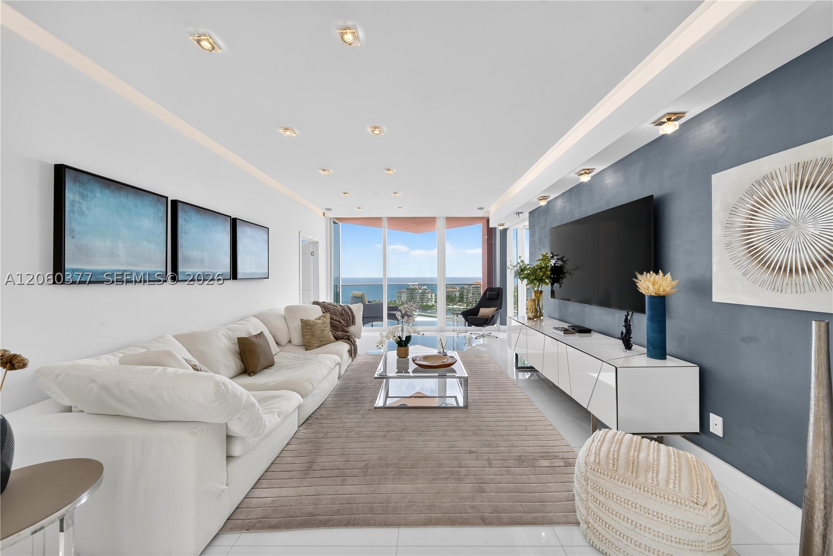 300 S Pointe Dr #2104, Miami Beach FL 33139