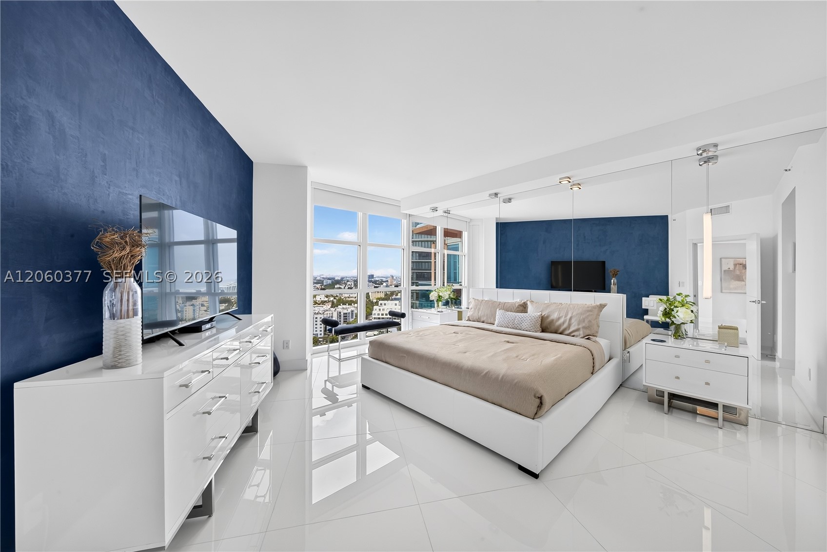 300 S Pointe Dr #2104, Miami Beach FL 33139
