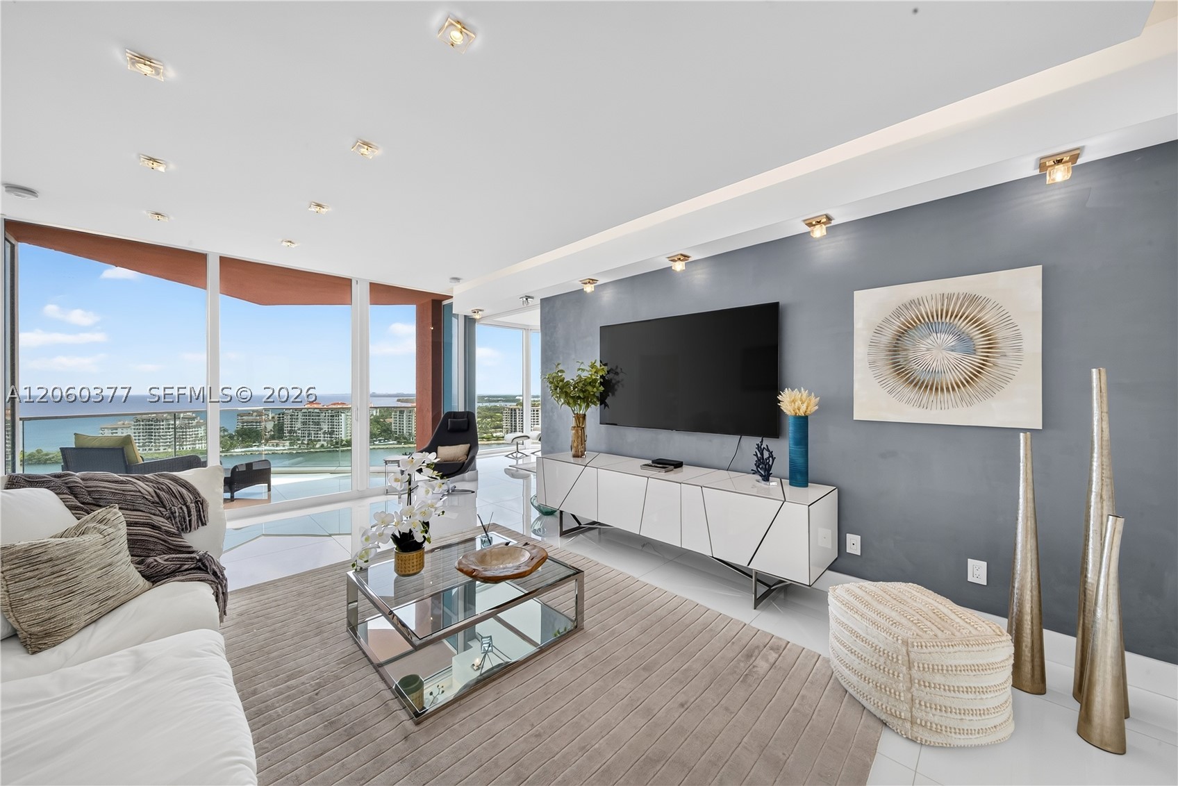 300 S Pointe Dr #2104, Miami Beach FL 33139