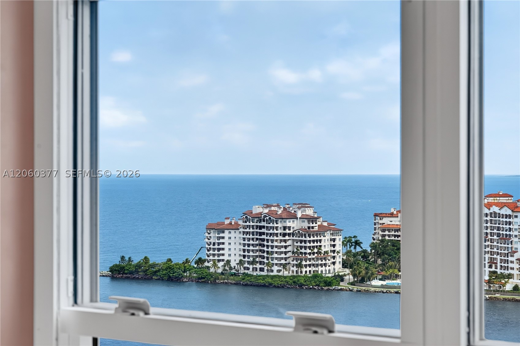 300 S Pointe Dr #2104, Miami Beach FL 33139