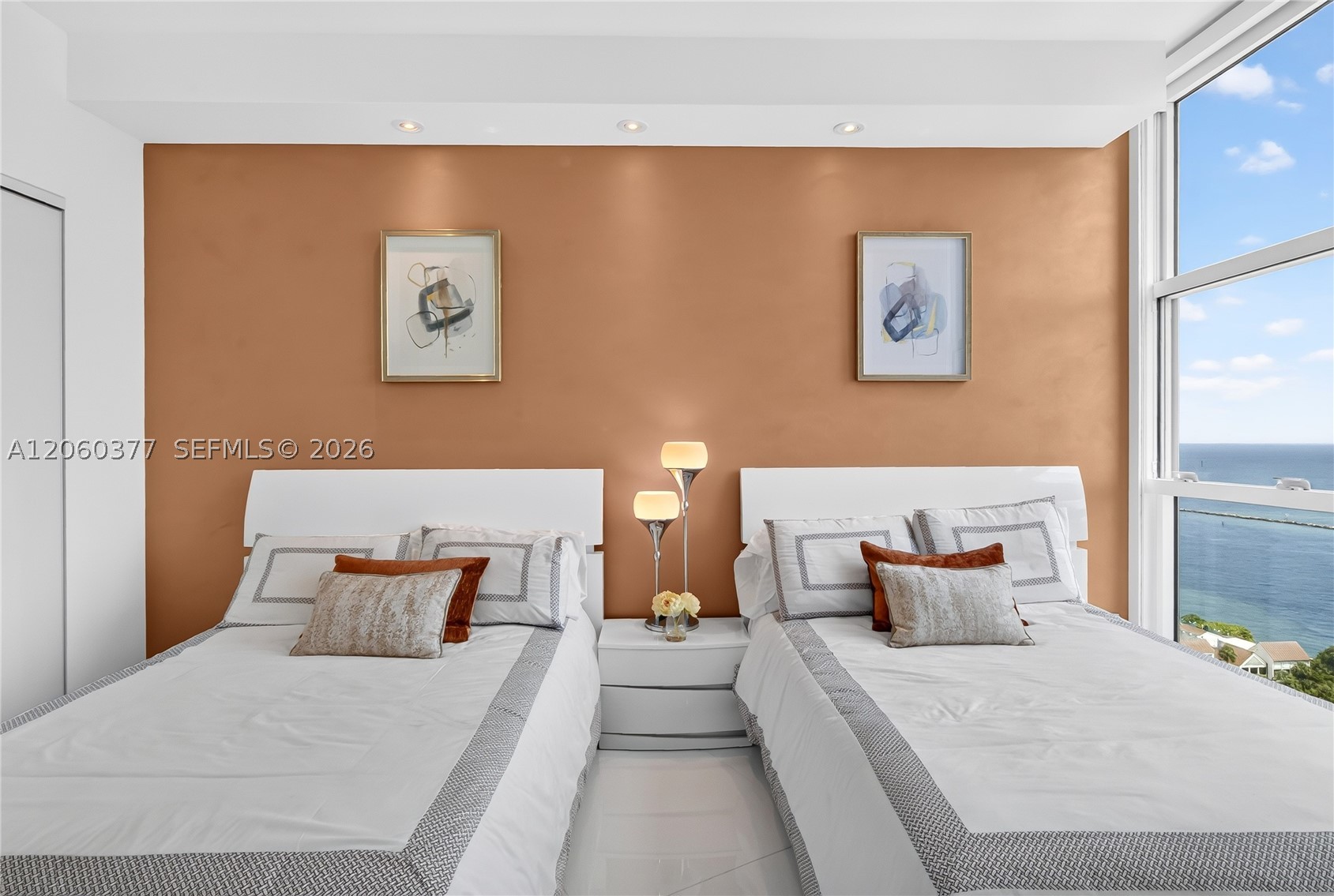 300 S Pointe Dr #2104, Miami Beach FL 33139