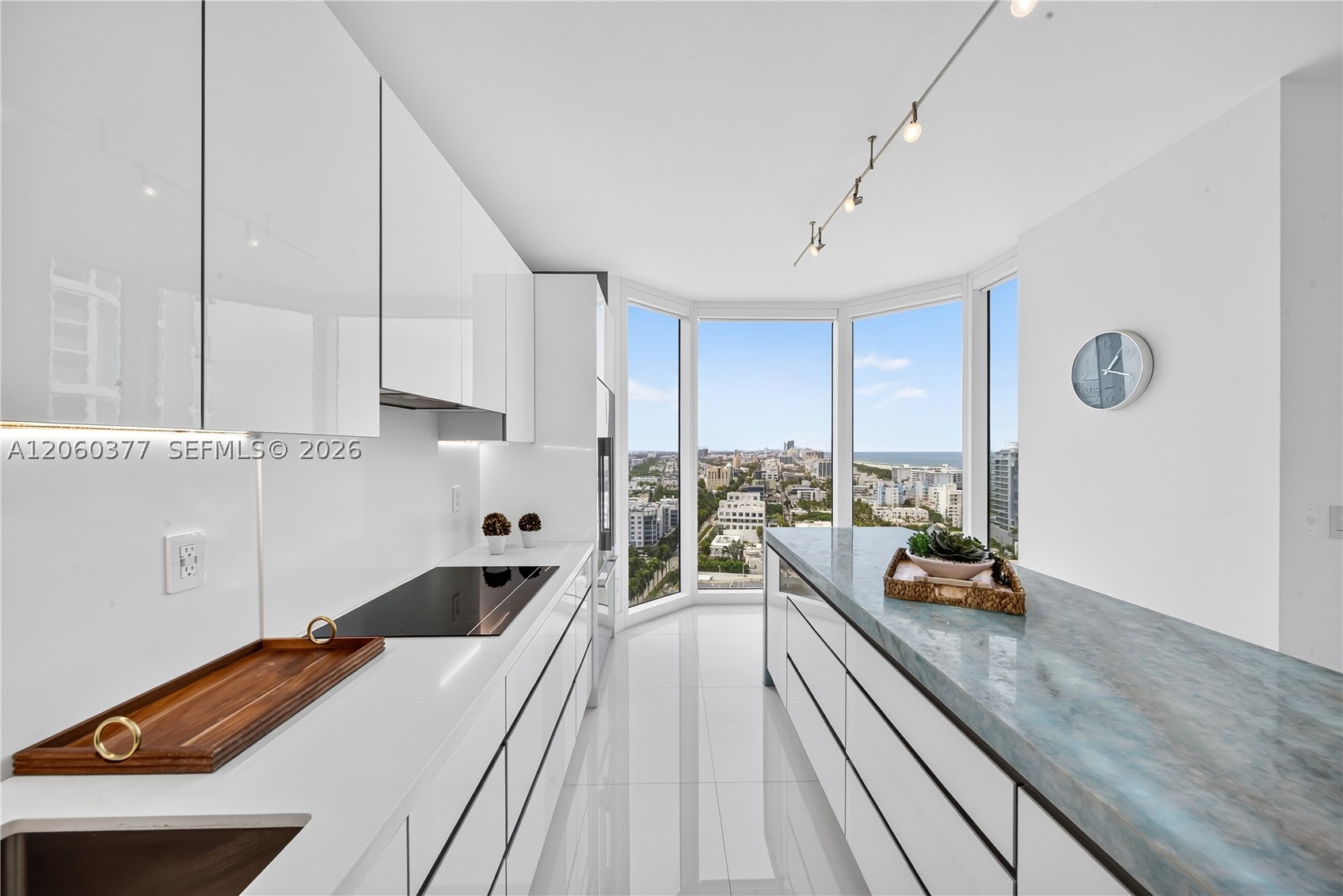 300 S Pointe Dr #2104, Miami Beach FL 33139