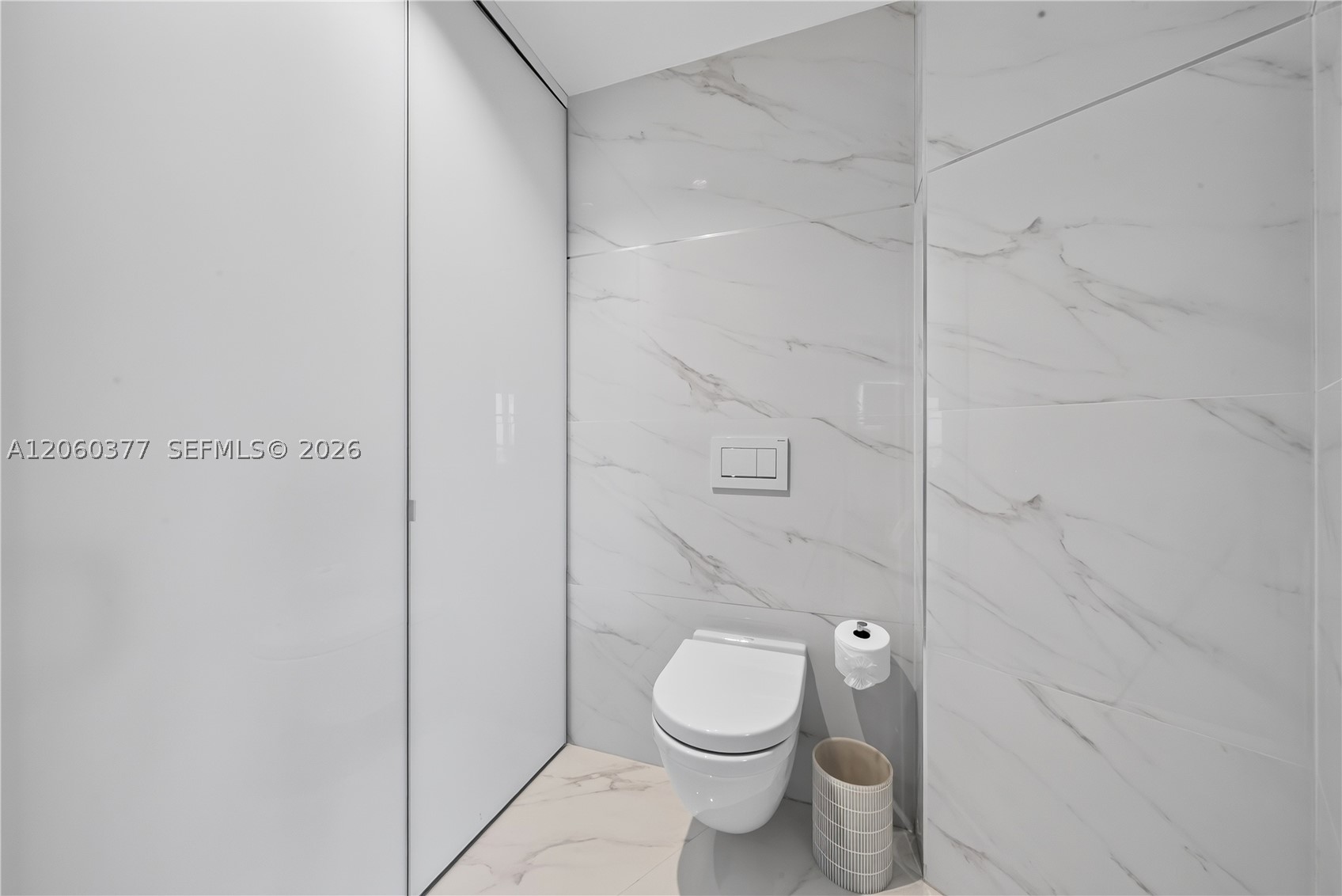 300 S Pointe Dr #2104, Miami Beach FL 33139